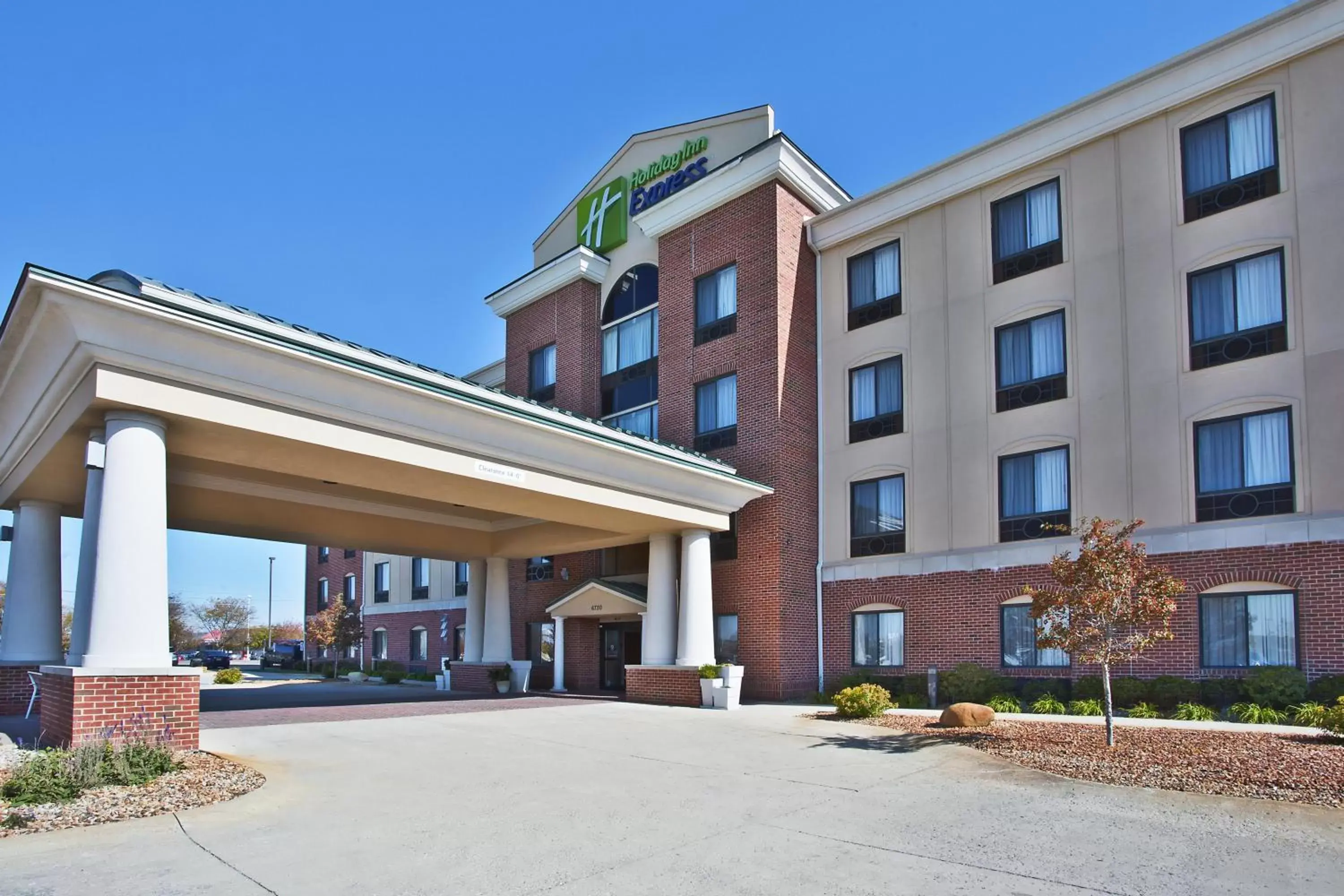 Property Building in Holiday Inn Express Hotel & Suites Anderson, an IHG Hotel