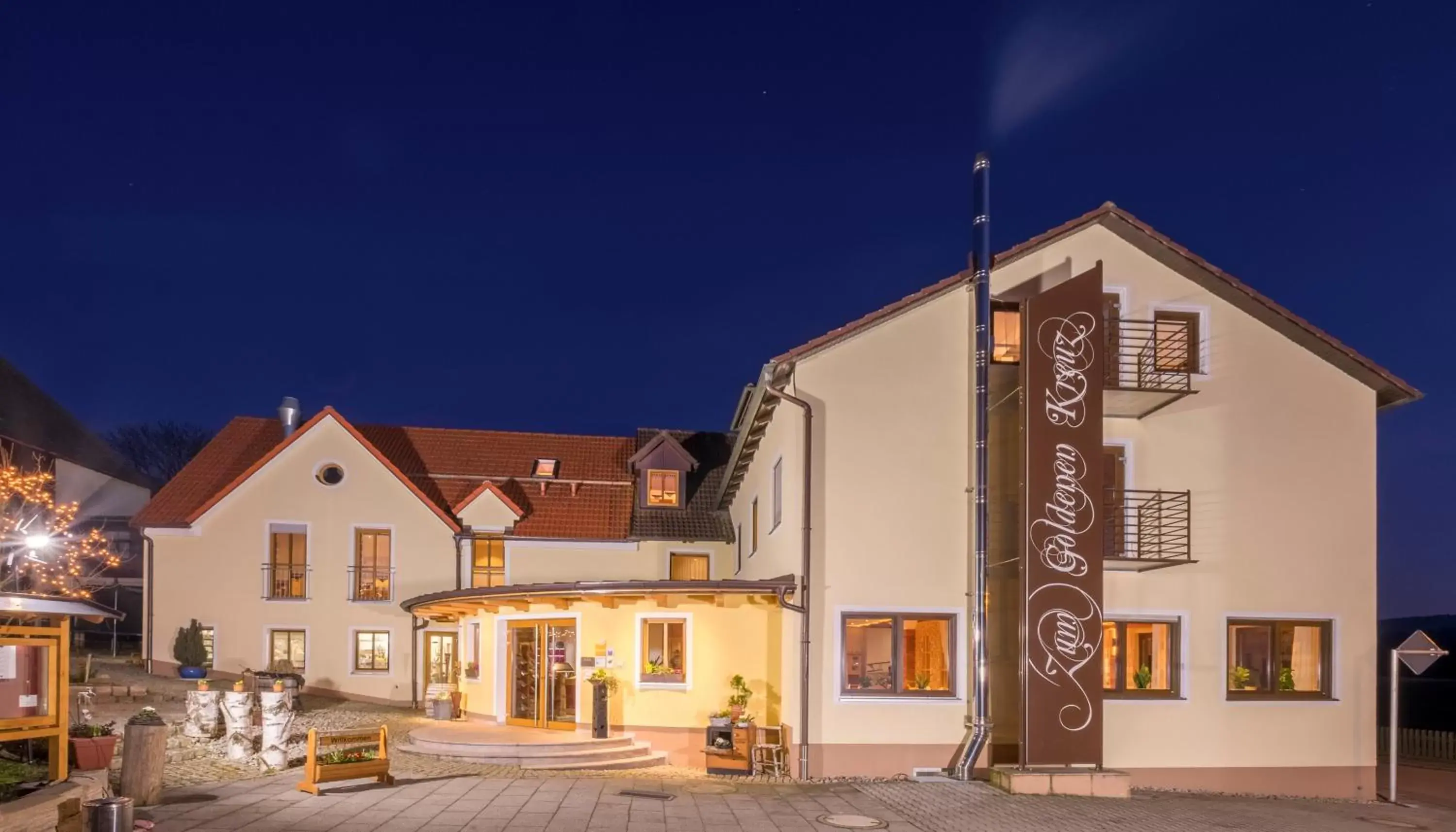 Facade/entrance, Property Building in Landhotel Zum Goldenen Kreuz