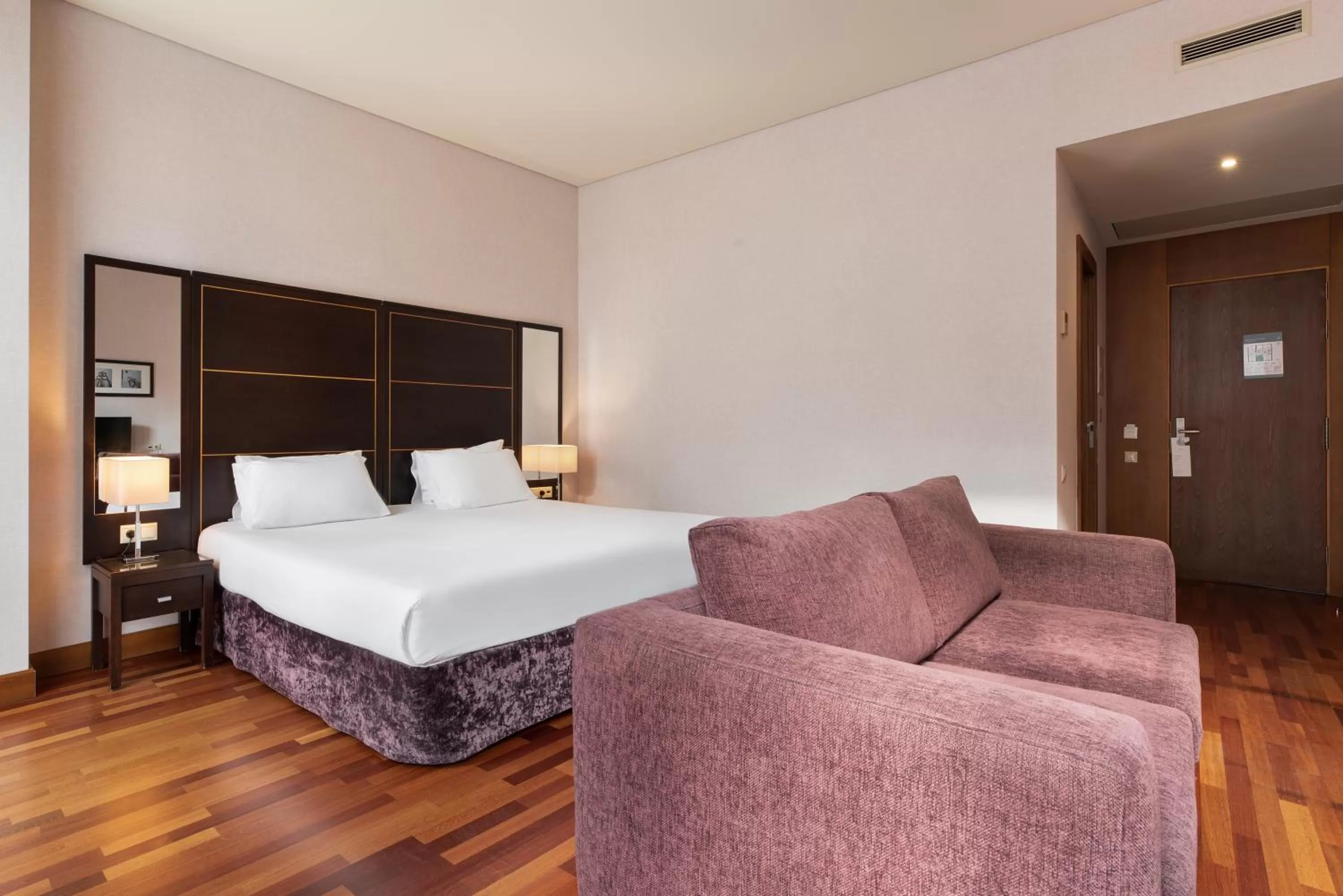 Property building, Bed in Eurostars das Artes