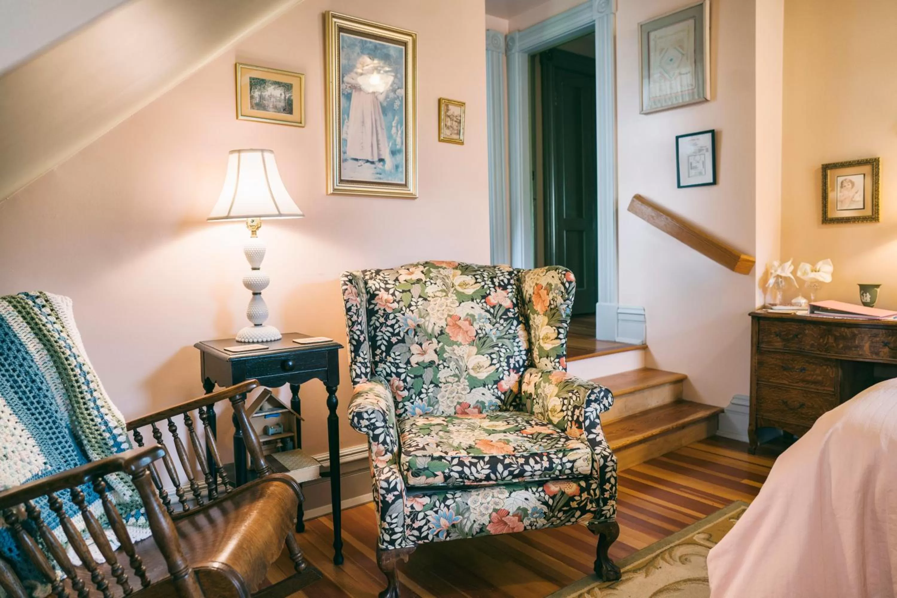 Patio, Seating Area in Hummingbird Inn