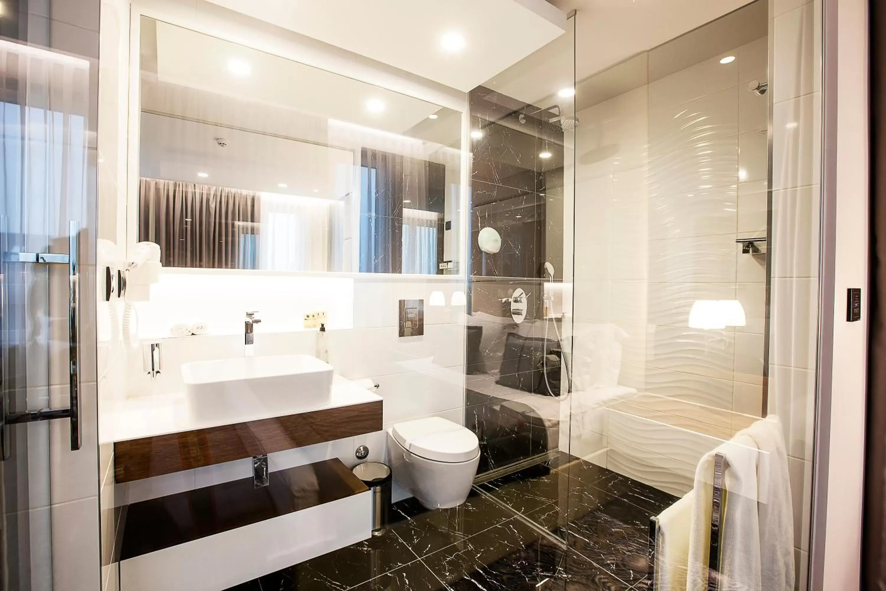 Shower, Bathroom in Sky Hotel