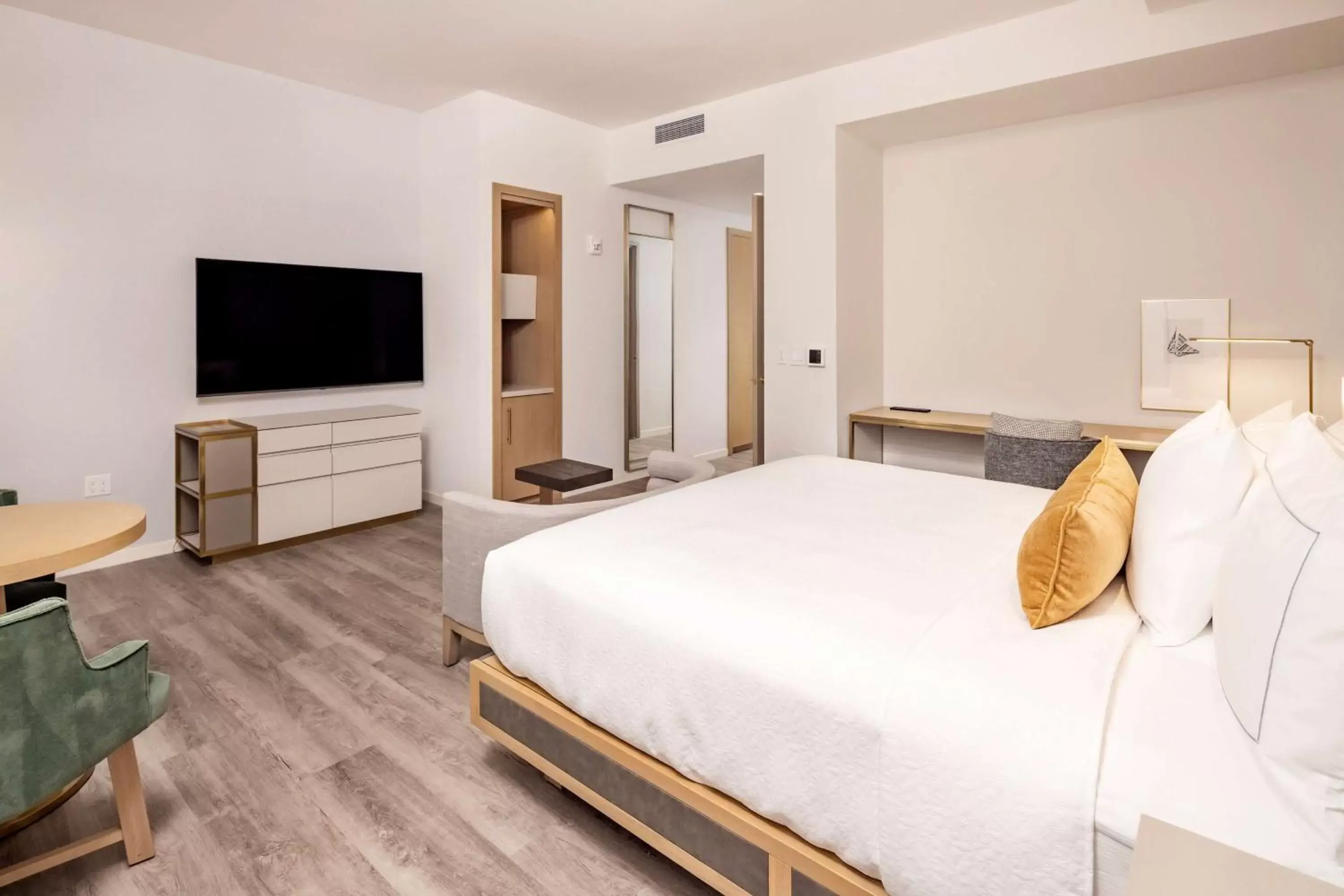 Superior King Studio in Hilton Club The Central at 5th New York Superior King Studio in Hilton Club The Central at 5th New York