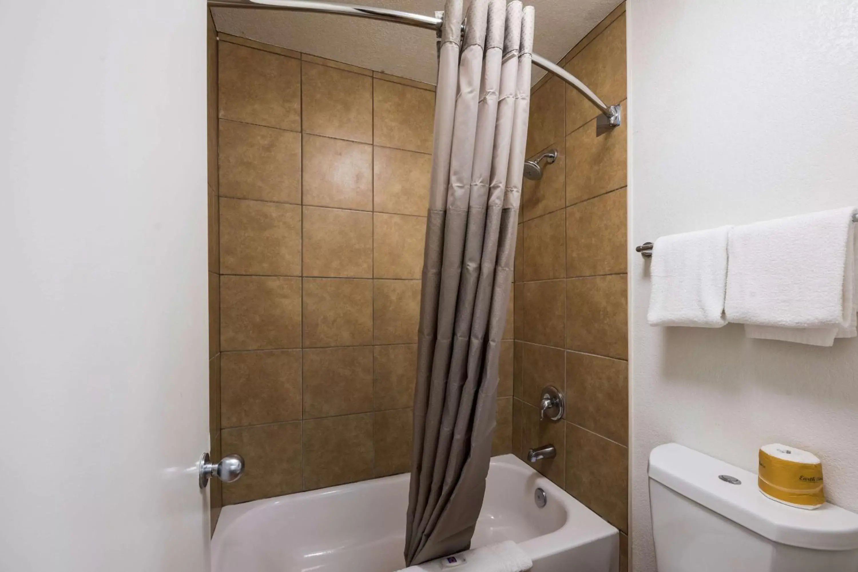 Bathroom in Motel 6-Irving, TX - Irving DFW Airport East