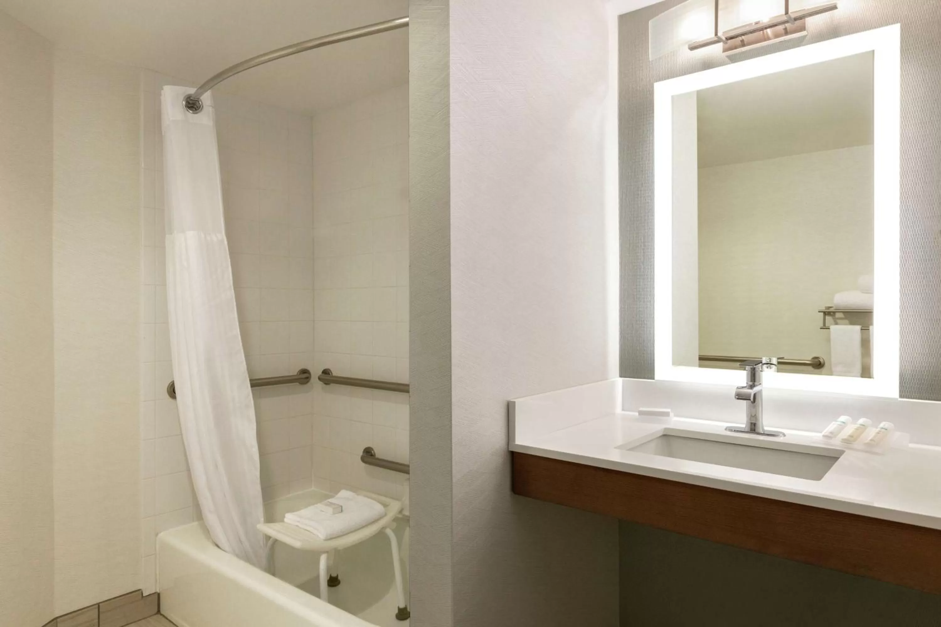 Bathroom in Hilton Garden Inn Tifton