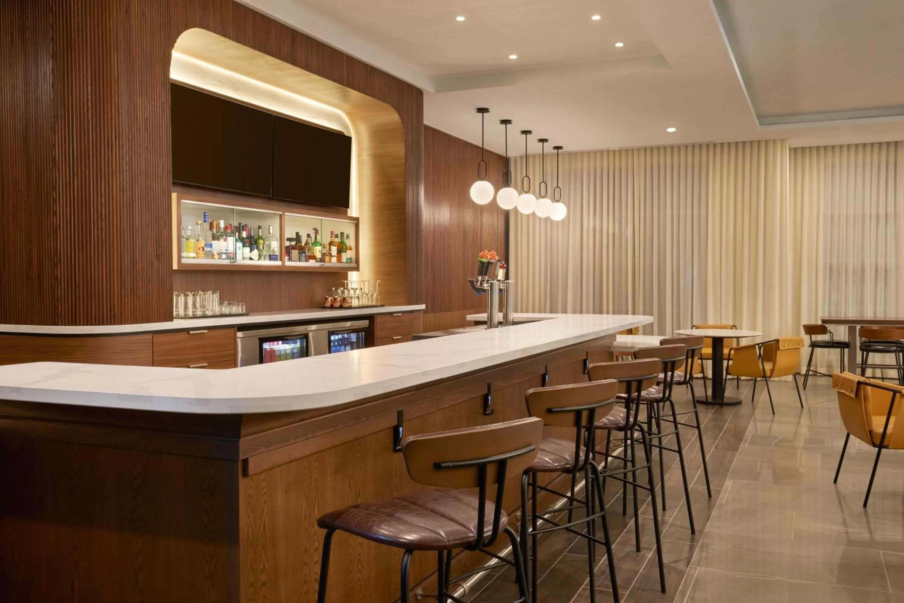 Lounge or bar in Courtyard by Marriott Kitchener