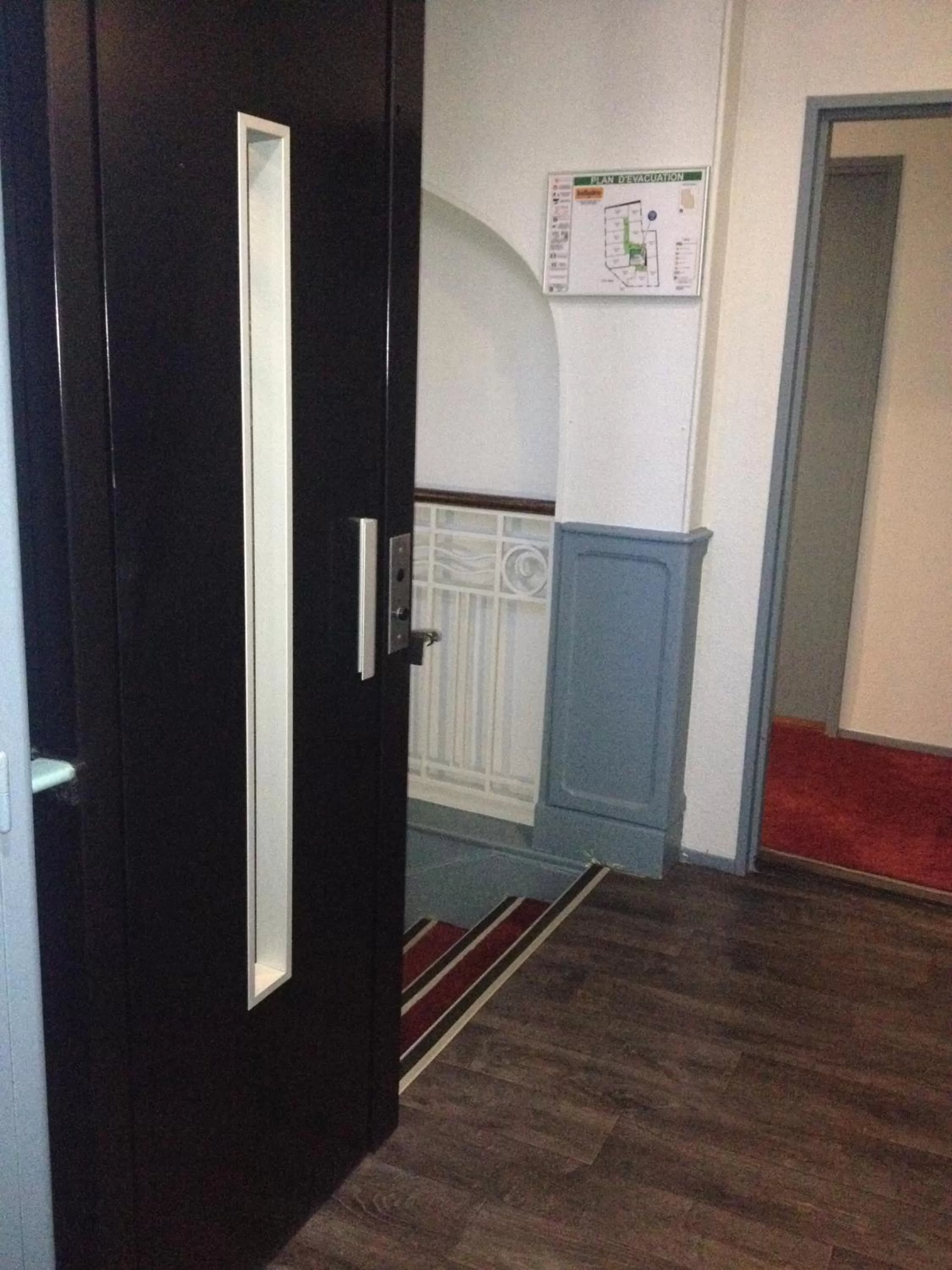 Decorative detail in The Originals City, Hôtel Nevers Centre Gare (Inter-Hotel)