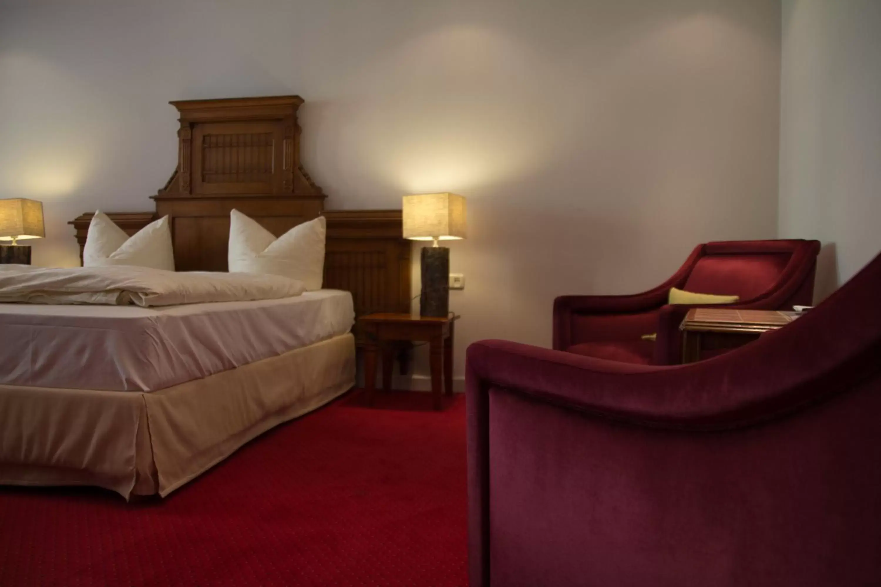 Seating area, Bed in Historik Hotel Goldener Hirsch Rothenburg