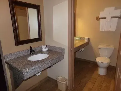 Bathroom in Cowlitz River Lodge