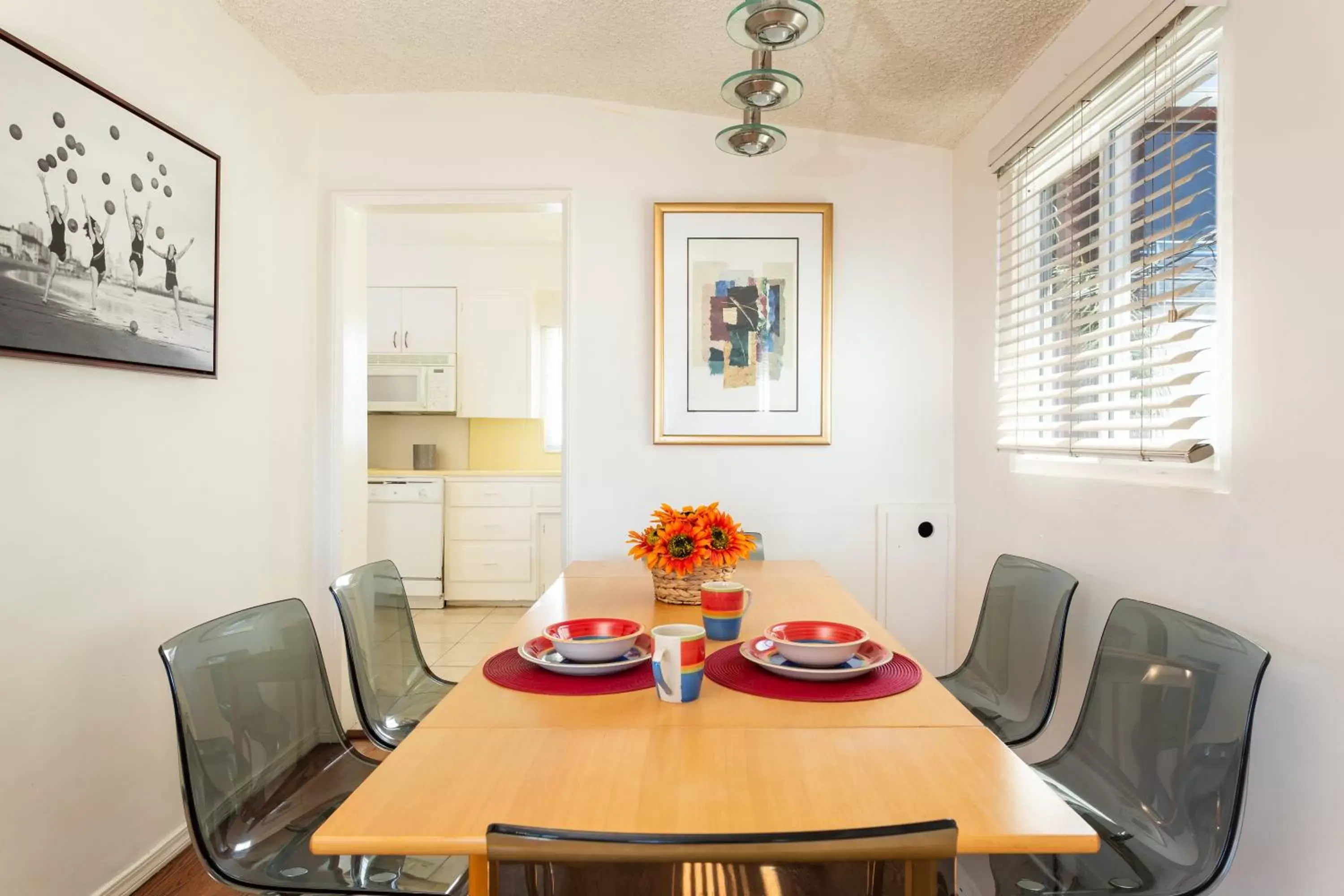 Dining Area in The Sea View Inn At The Beach