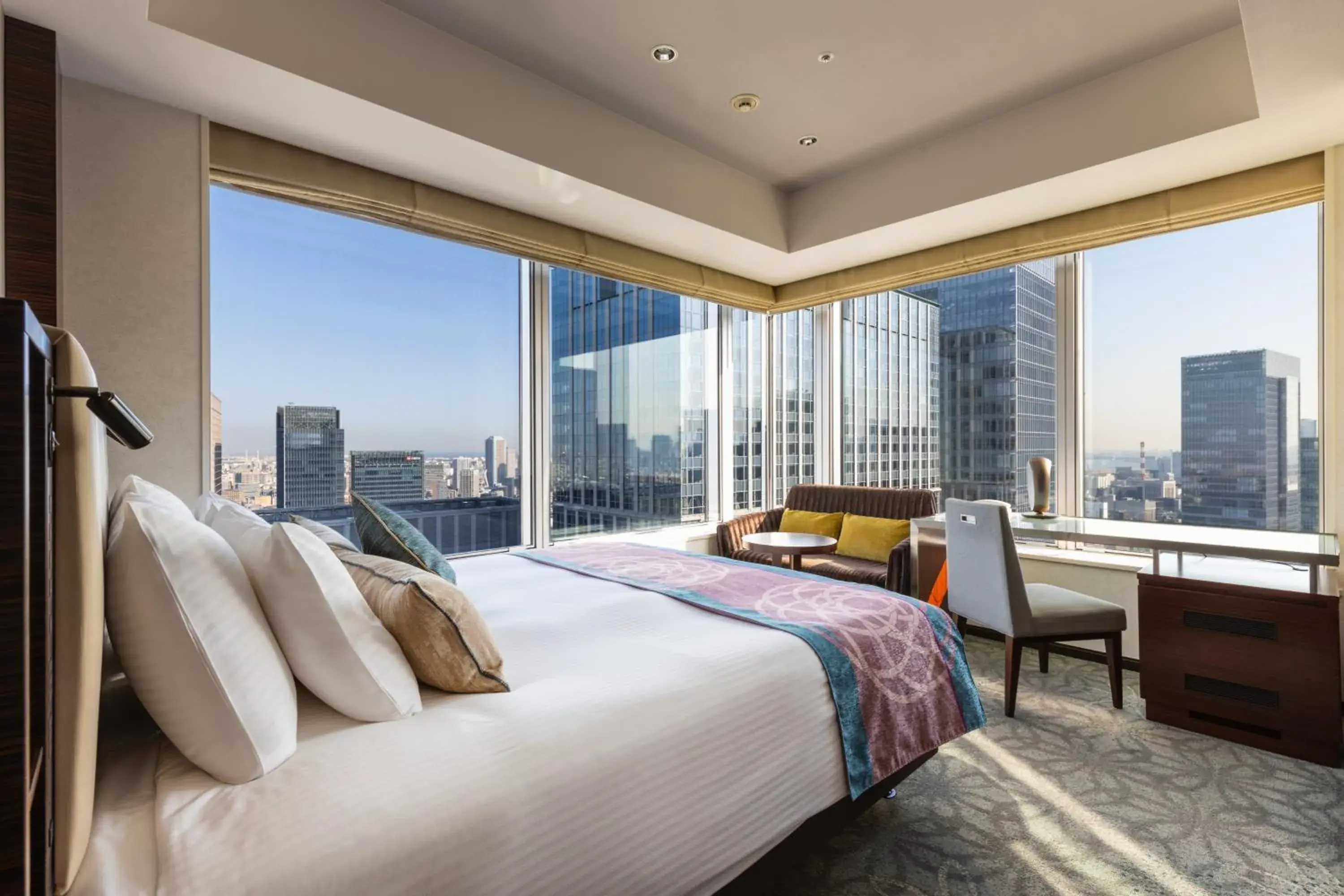 Corner King Room with City View - Non-Smoking in Hotel Metropolitan Tokyo Marunouchi Corner King Room with City View - Non-Smoking in Hotel Metropolitan Tokyo Marunouchi