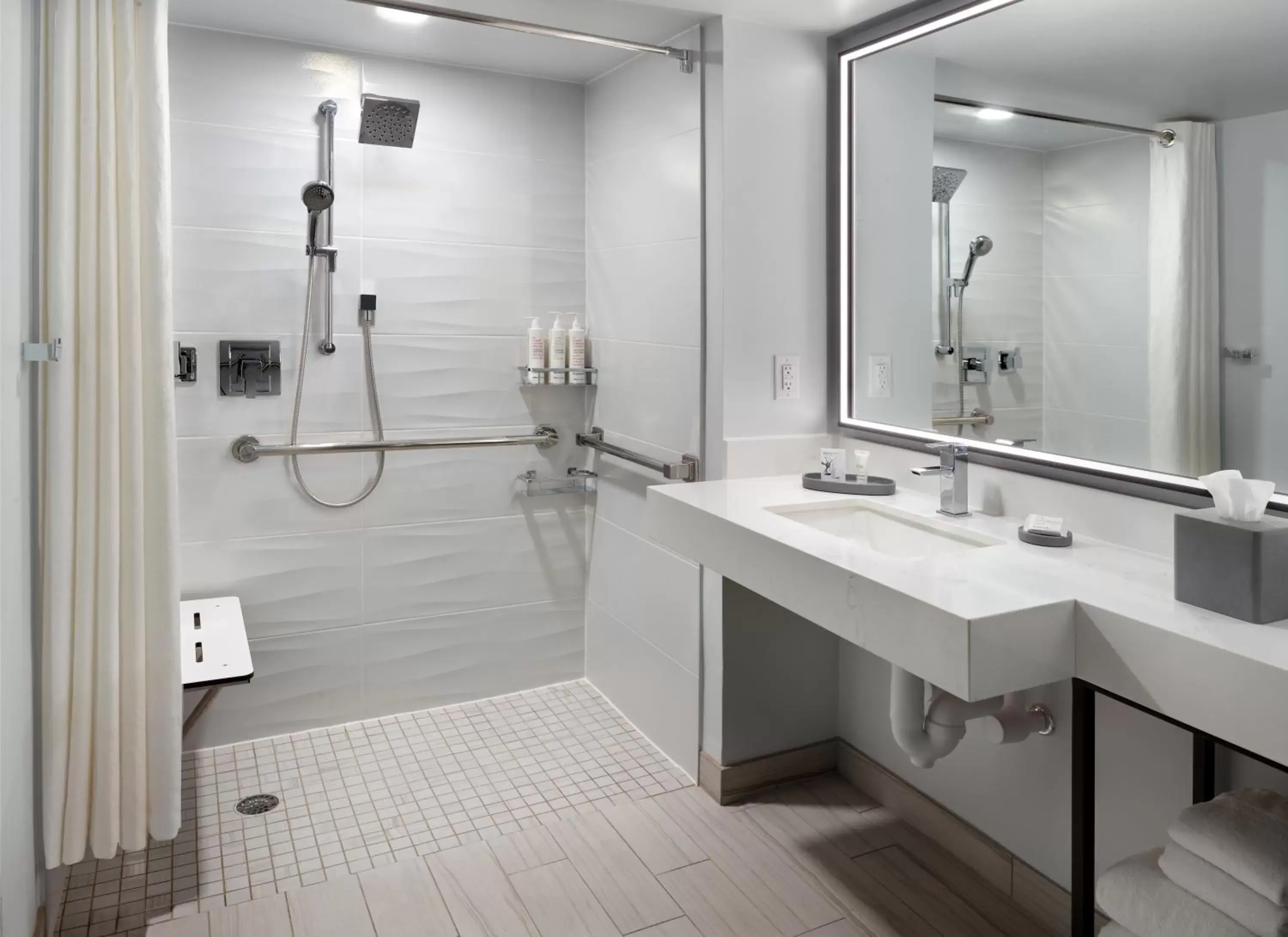 Shower, Bathroom in Orlando World Center Marriott