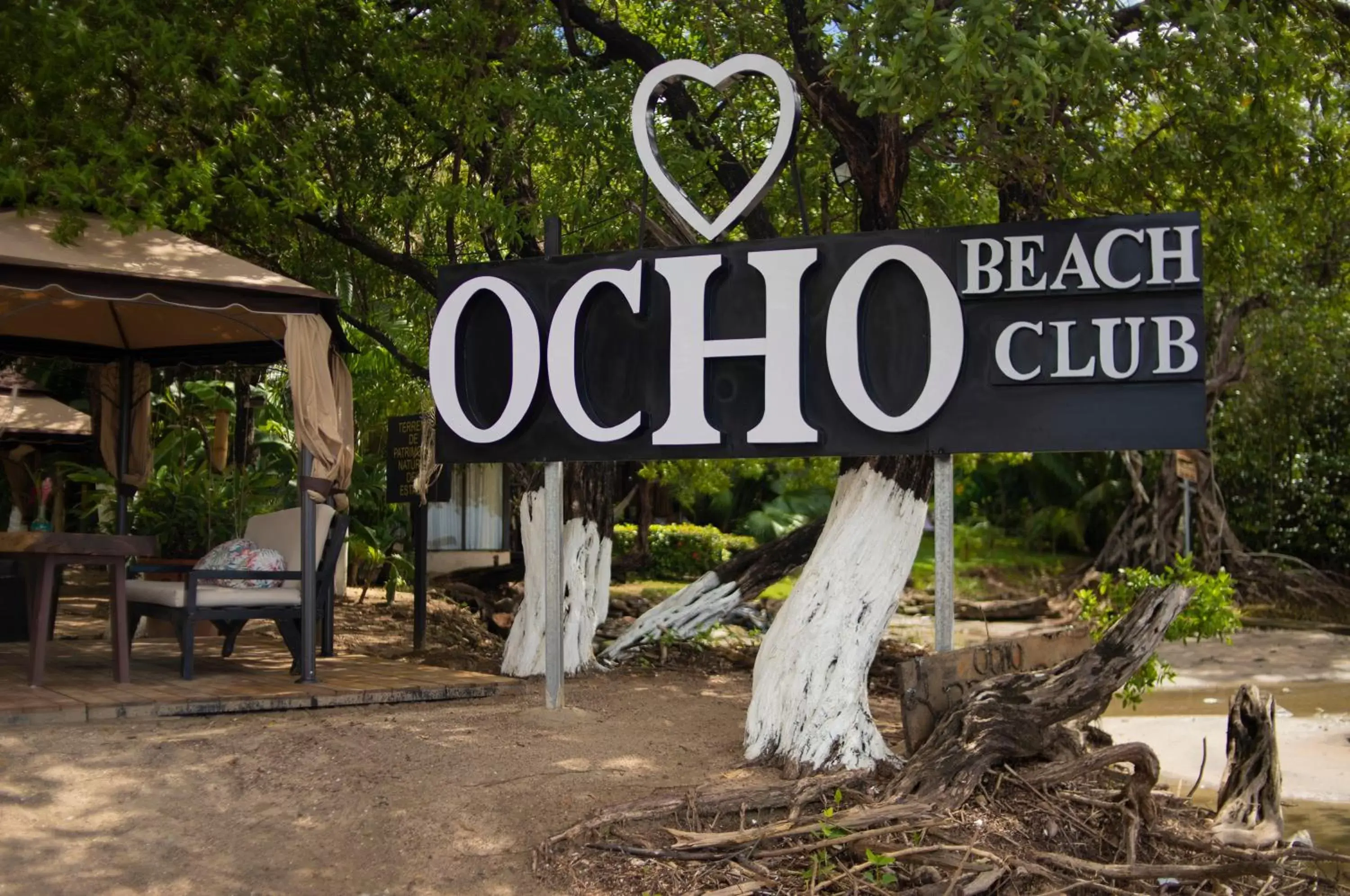 Restaurant/places to eat in Ocho Artisan Bungalows