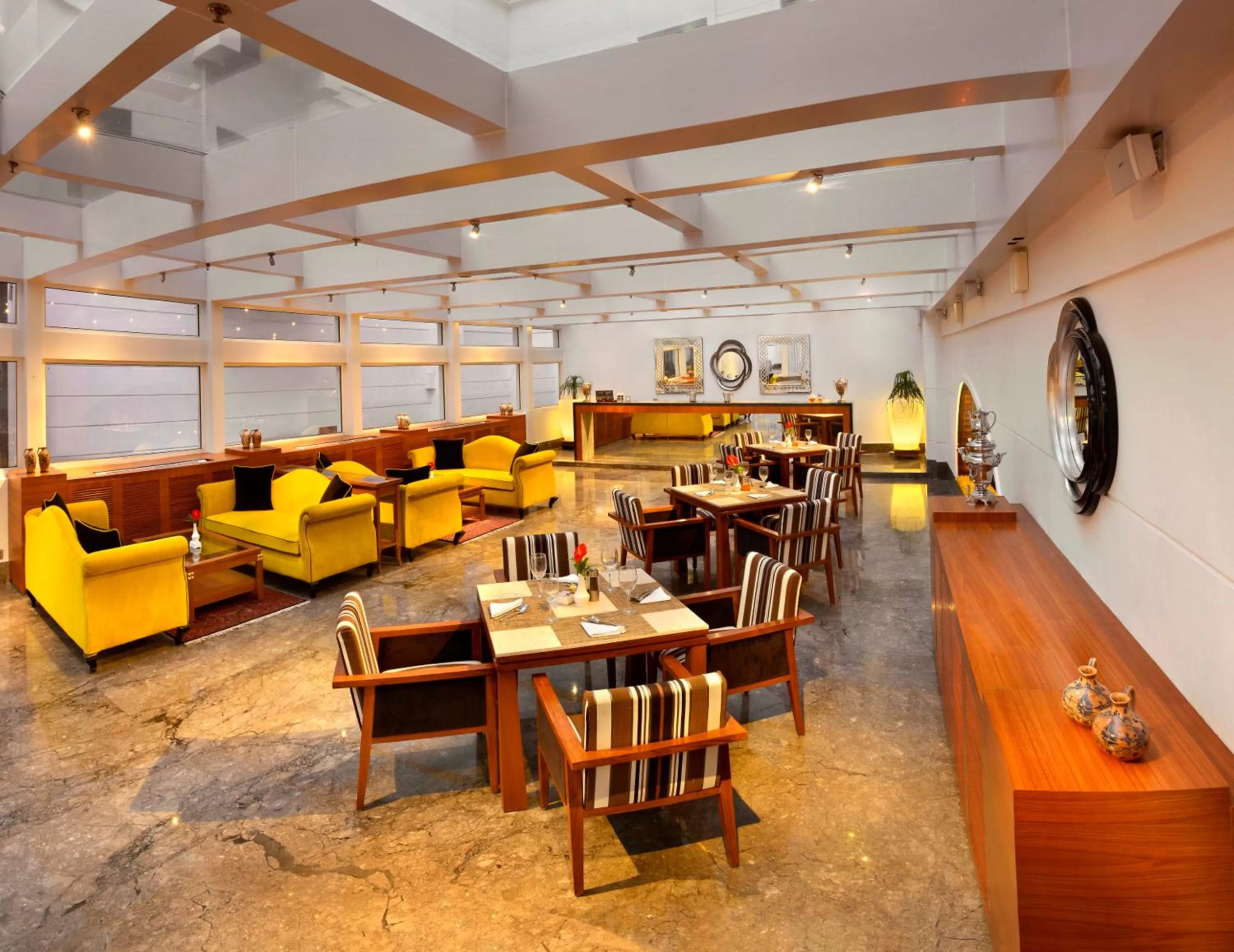Lounge or bar in The Lalit Great Eastern Kolkata