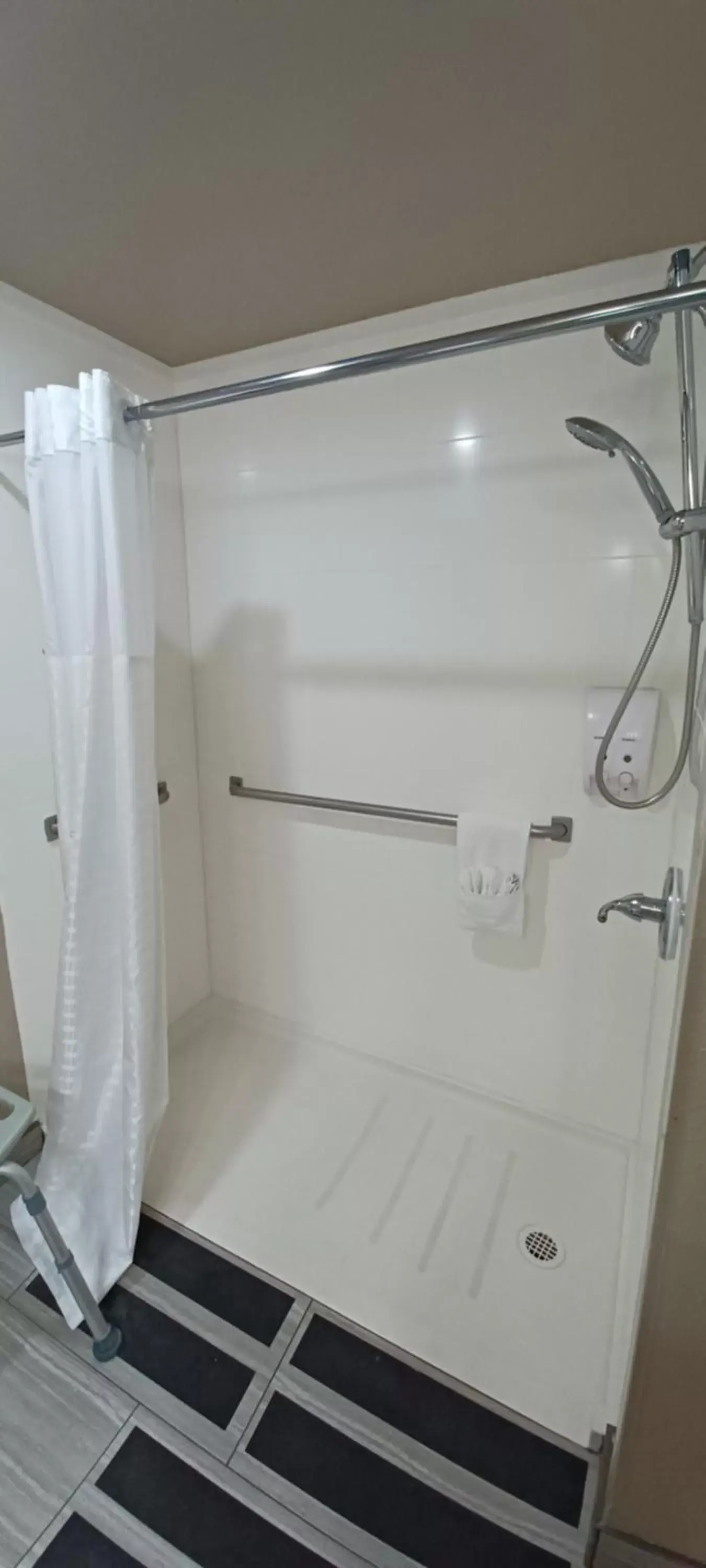 Shower, Bathroom in Days Inn by Wyndham Ritzville