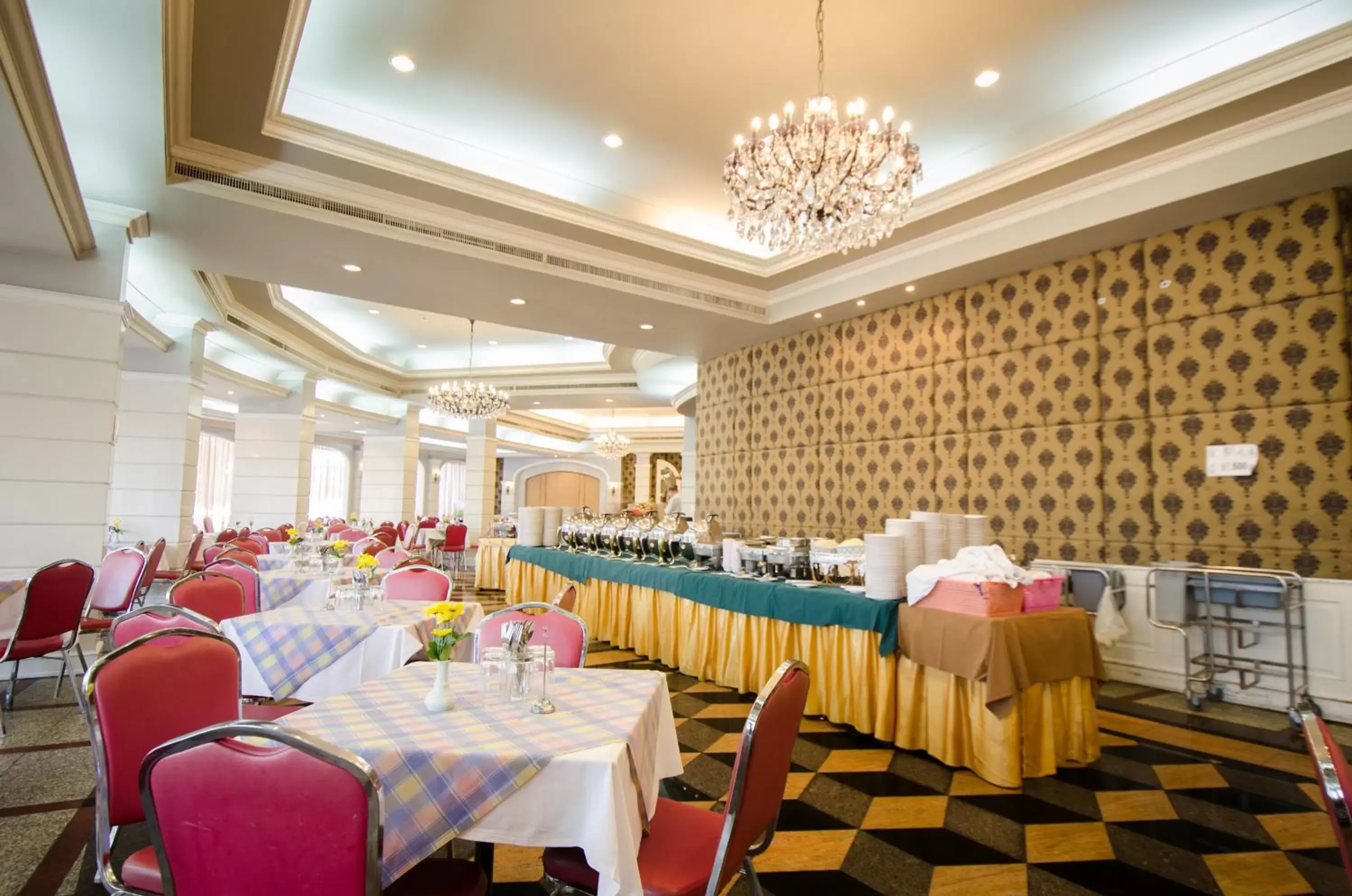 Restaurant/Places to Eat in Royal Rattanakosin Hotel SHA Plus