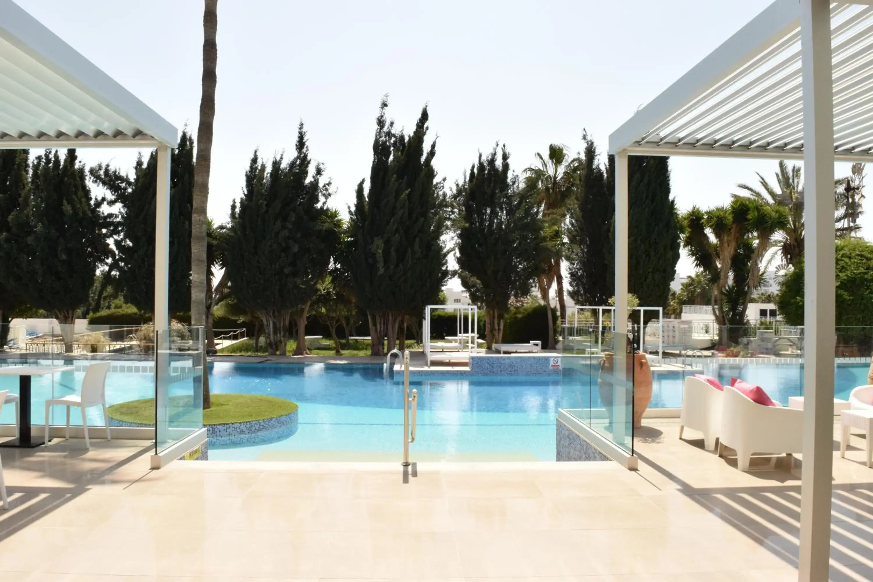 Patio, Swimming Pool in Fedrania Gardens Hotel