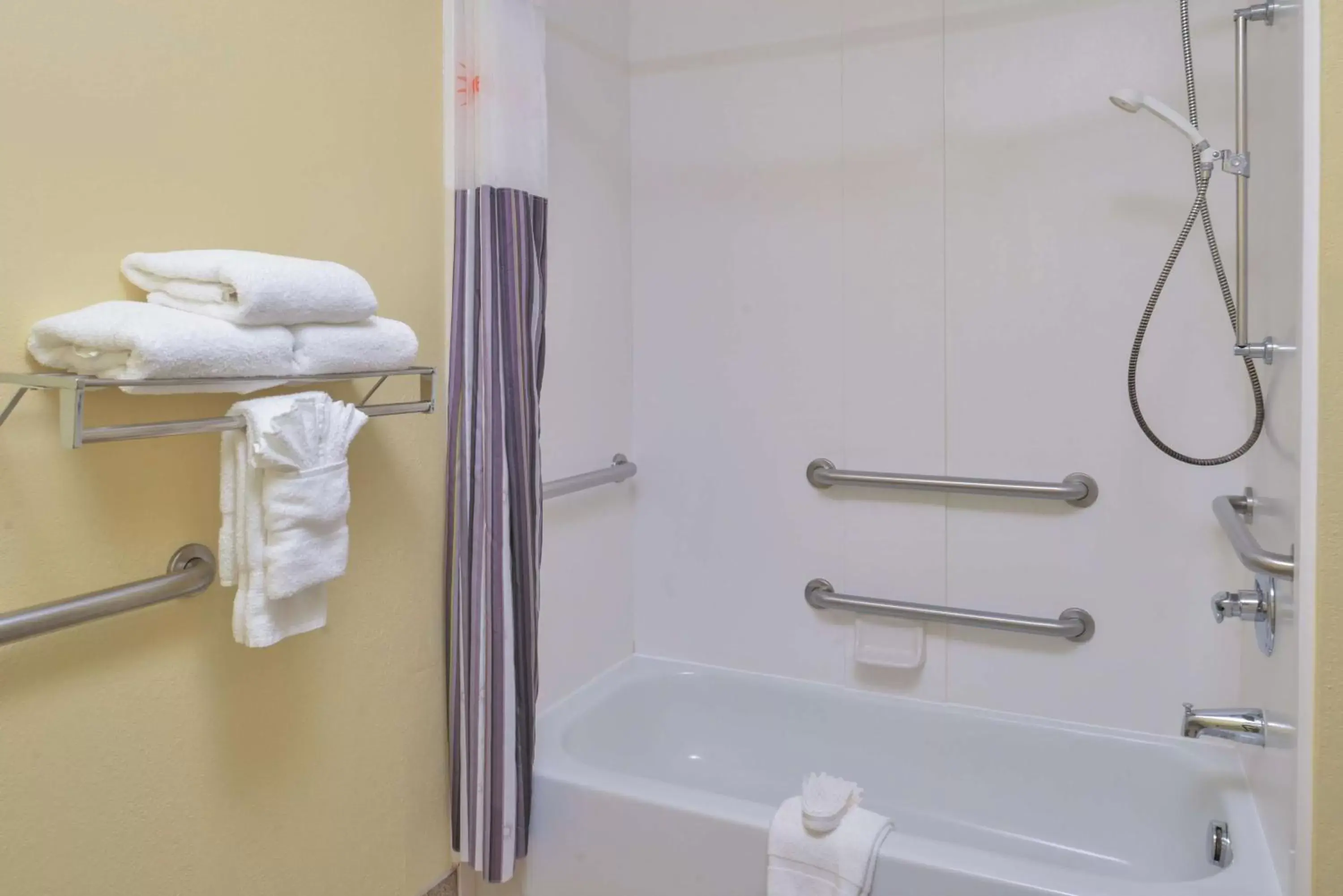 Photo of the whole room, Bathroom in La Quinta by Wyndham Atlanta South - Newnan