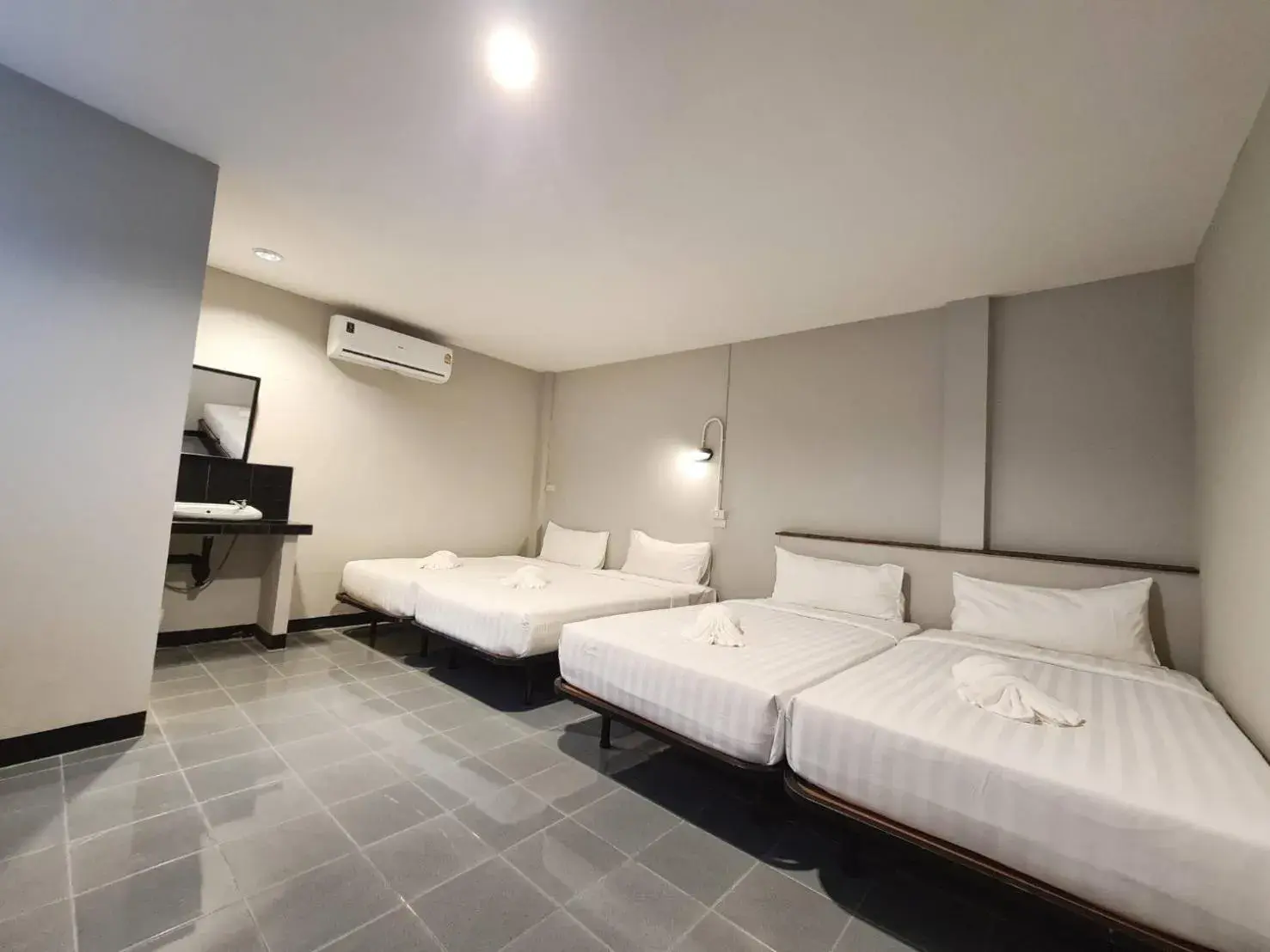 Family 4 Beds With Private Bathroom in The 8 Factory Hotel Family 4 Beds With Private Bathroom in The 8 Factory Hotel