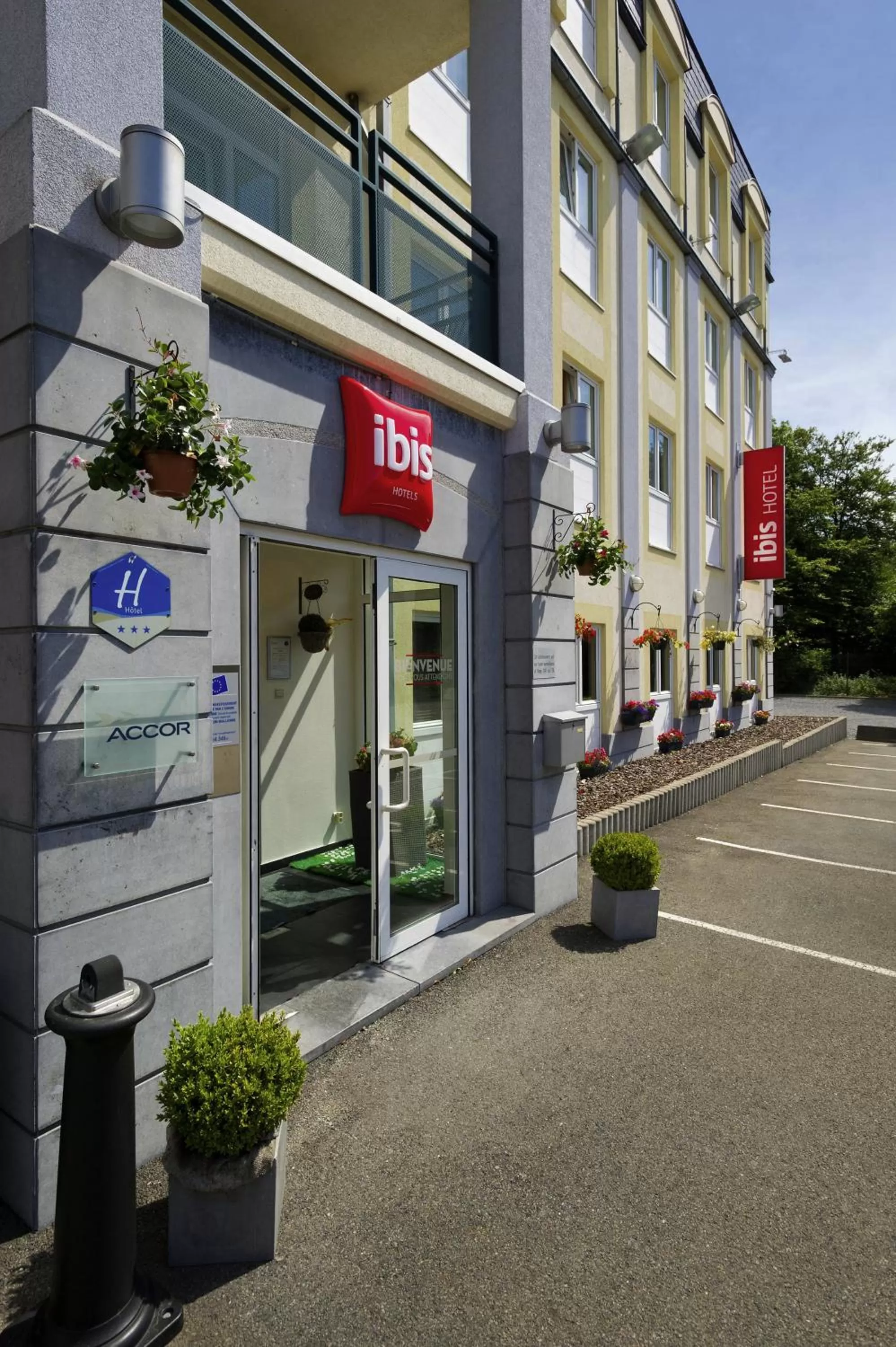 Facade/entrance in ibis Liège Seraing