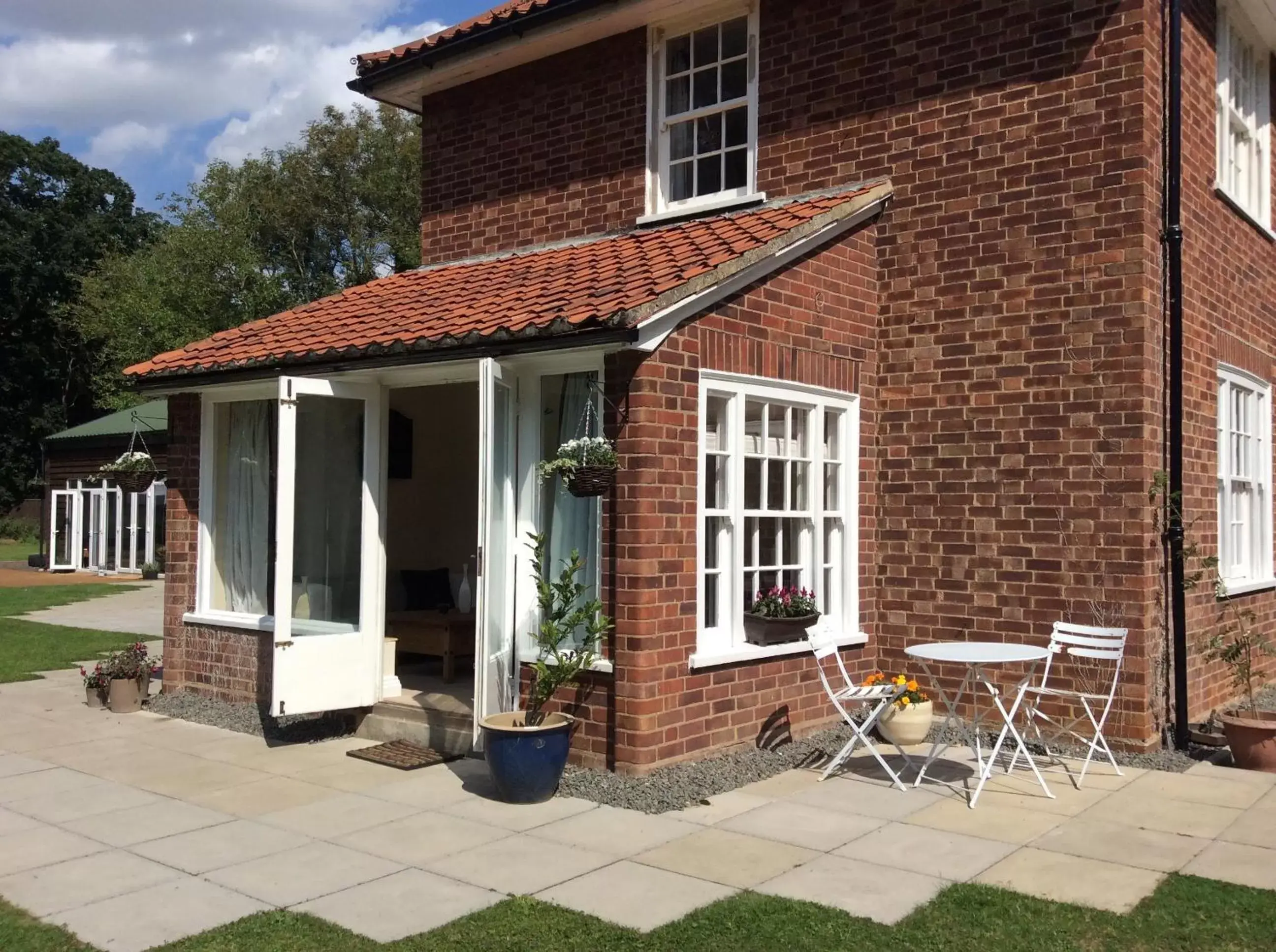 Patio, Property Building in Beightons Bed and Breakfast