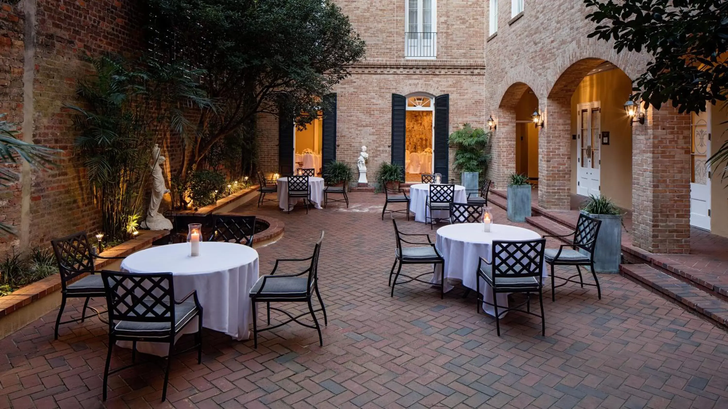 Meeting/conference room, Restaurant/Places to Eat in Holiday Inn Hotel French Quarter-Chateau Lemoyne, an IHG Hotel