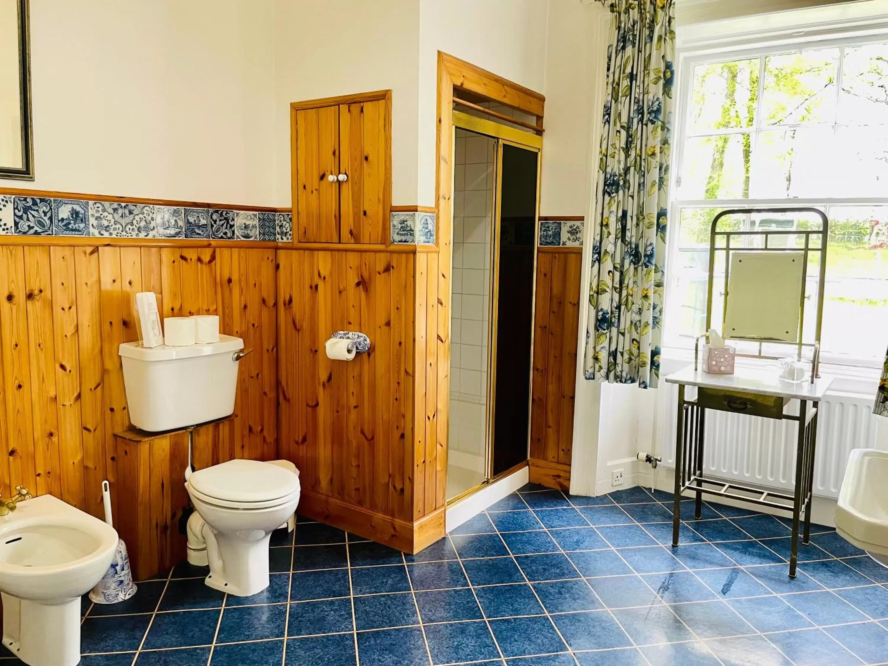 Bedroom, Bathroom in West Plean House