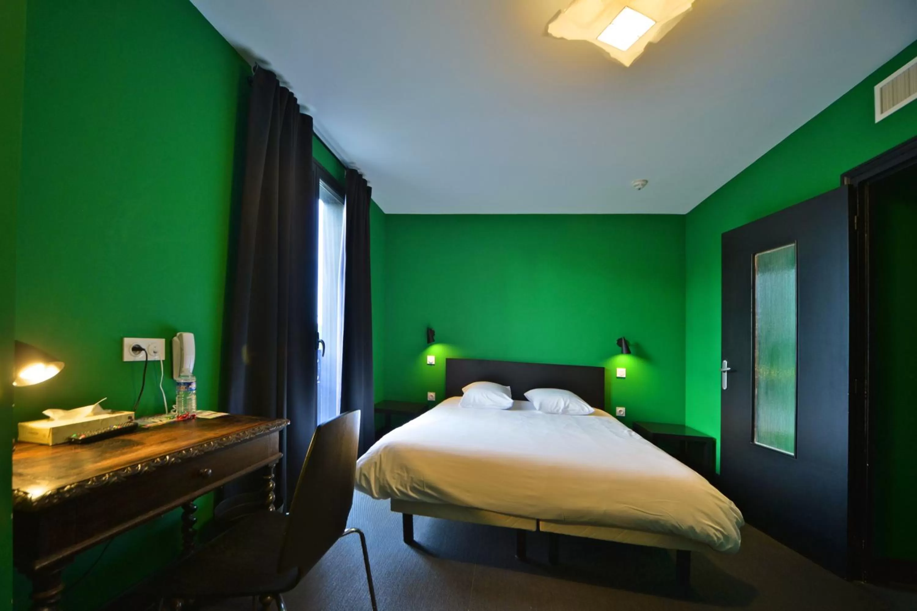 Bed in Logis - Hotel Restaurant La Mire