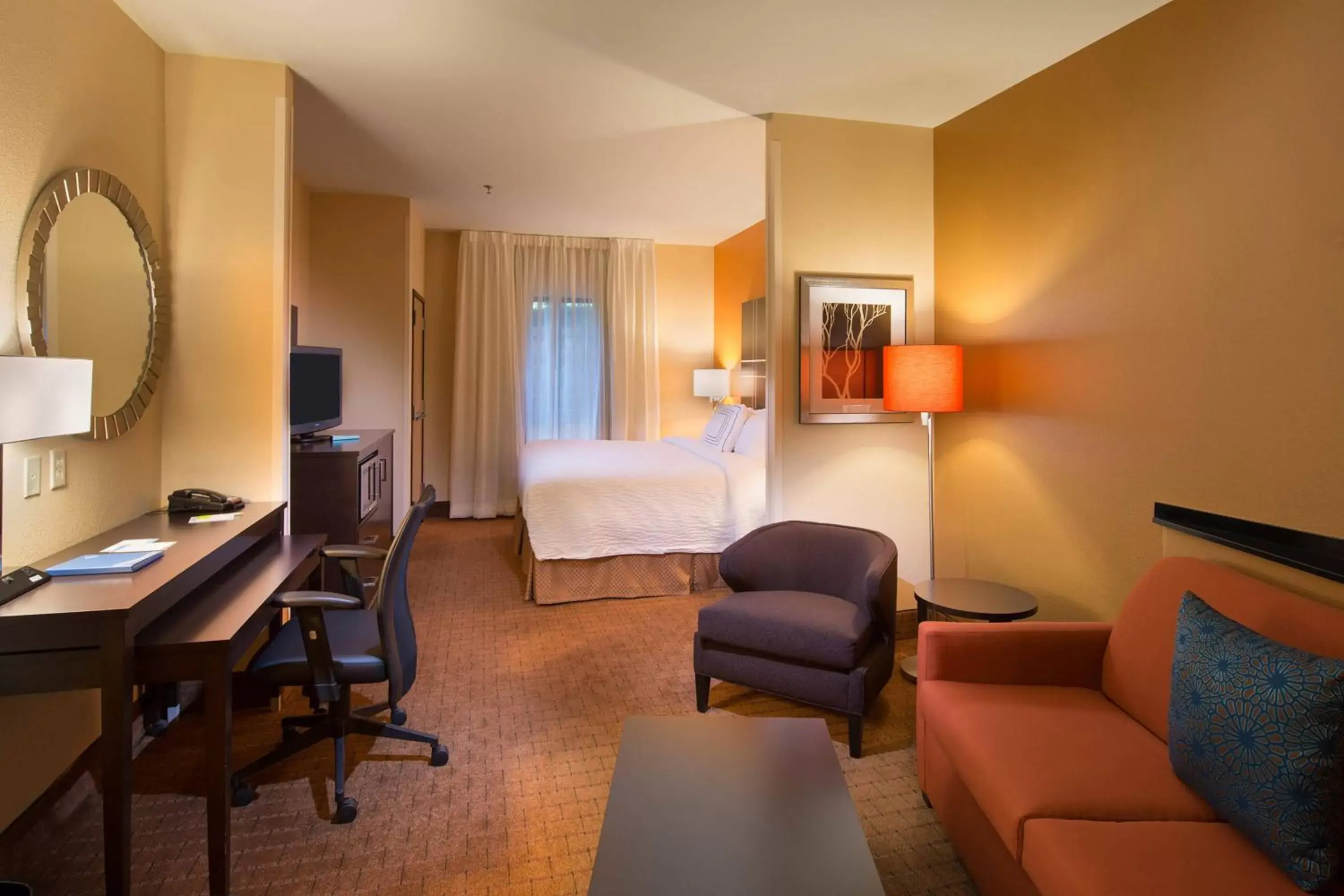 Bedroom, Seating Area in Fairfield Inn & Suites by Marriott Gainesville