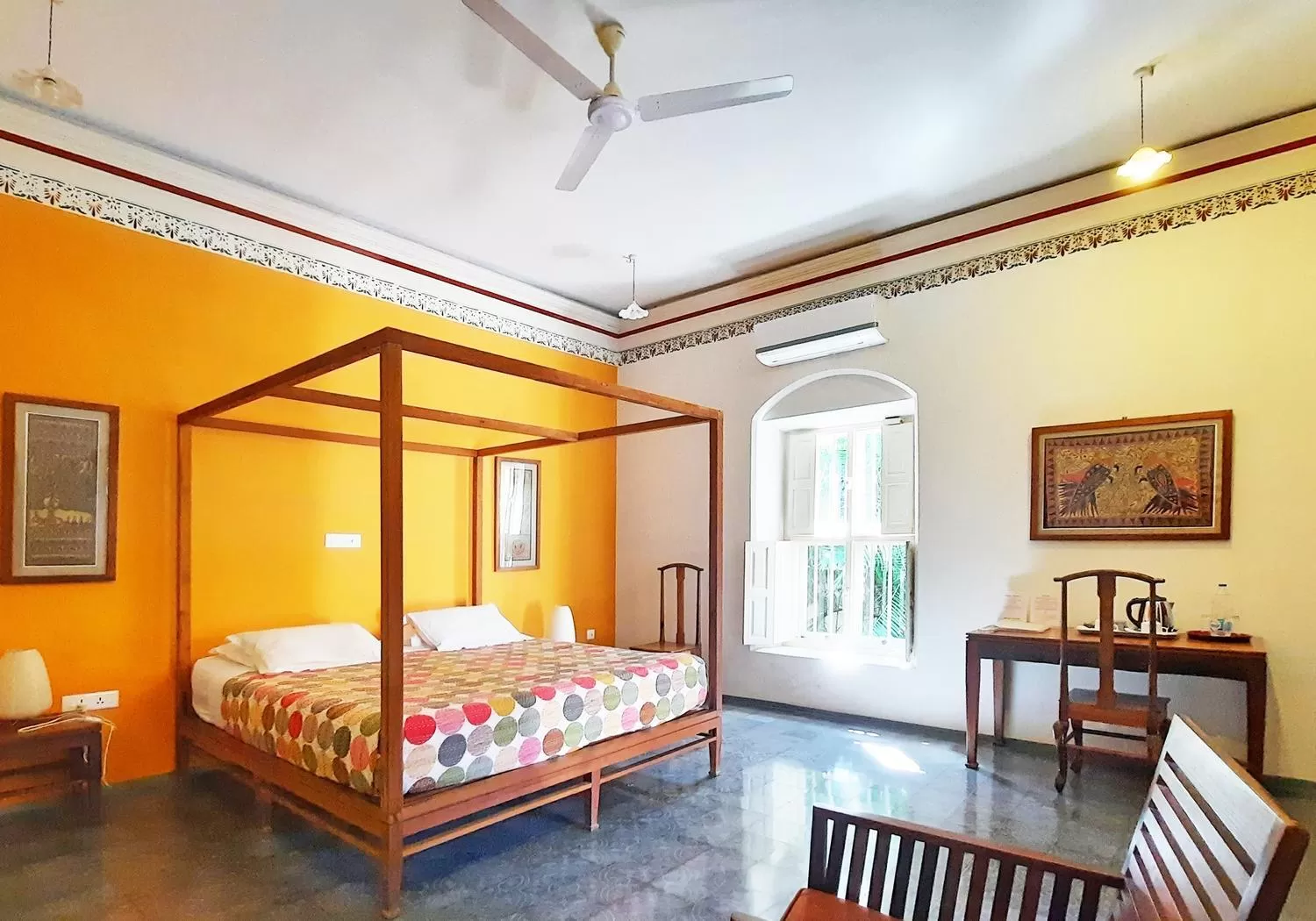 Photo of the whole room, Bed in Saratha Vilas Chettinad