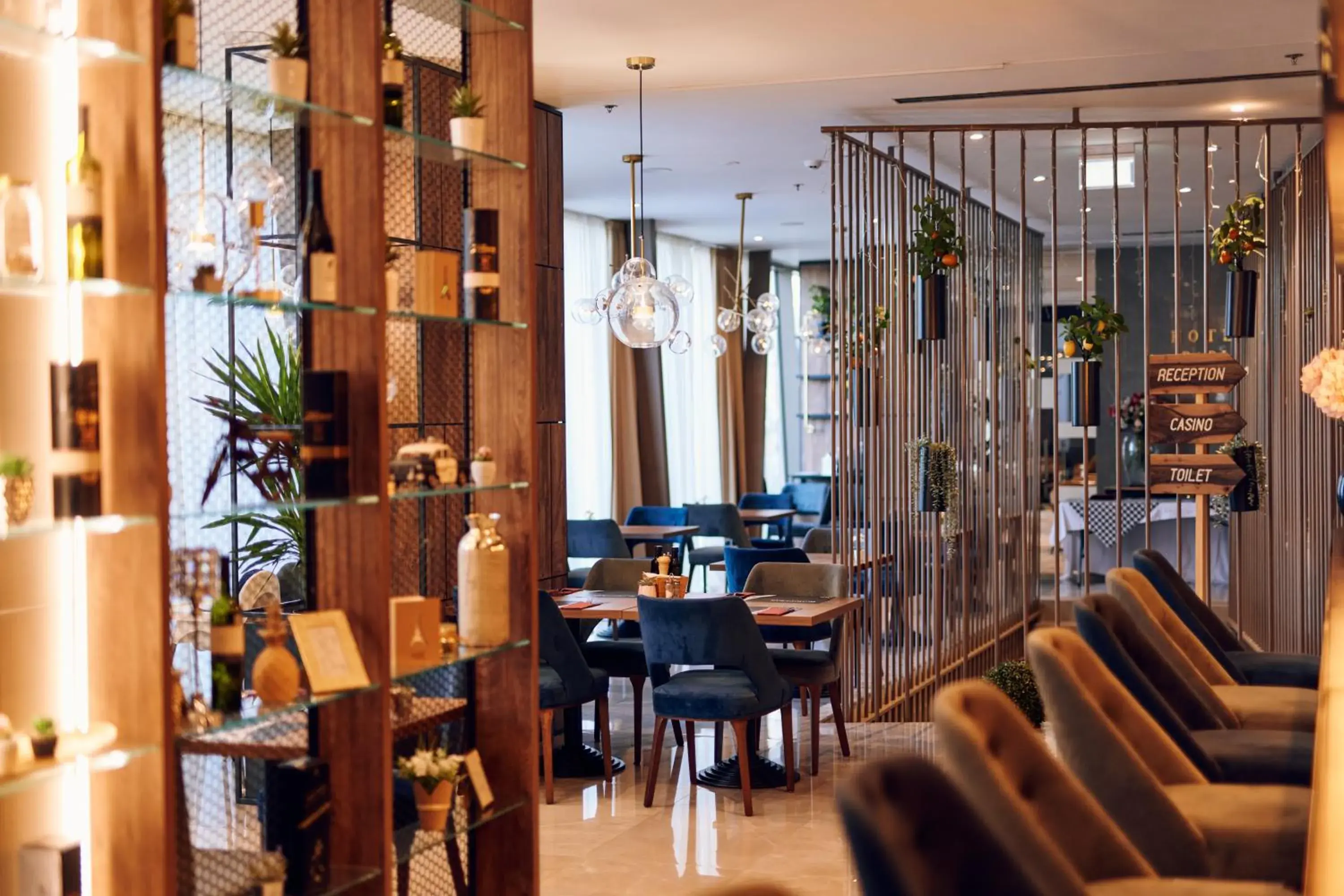 Restaurant/Places to Eat in Hotel Paris