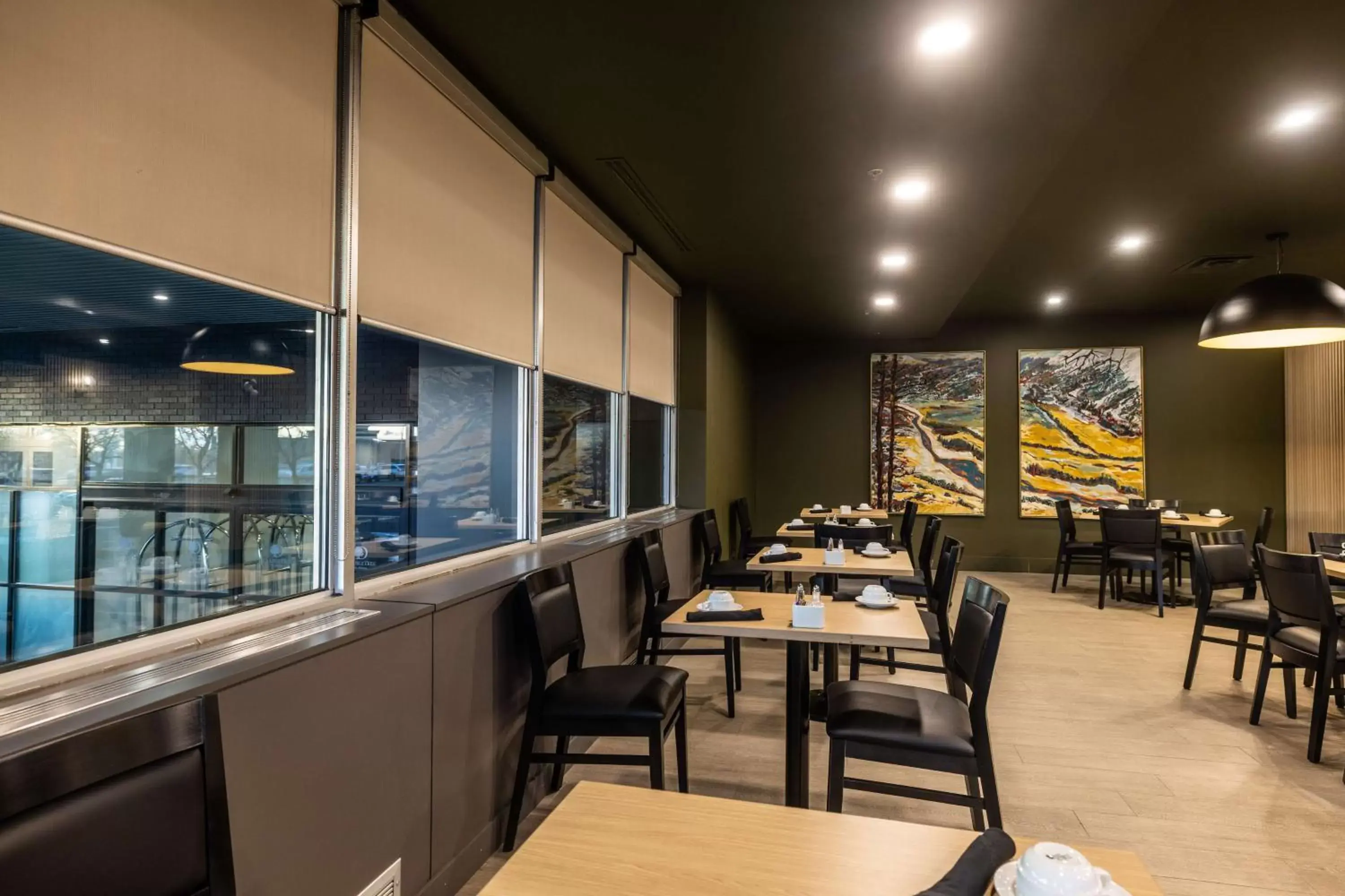 Restaurant/places to eat in DoubleTree by Hilton Calgary North Restaurant/places to eat in DoubleTree by Hilton Calgary North