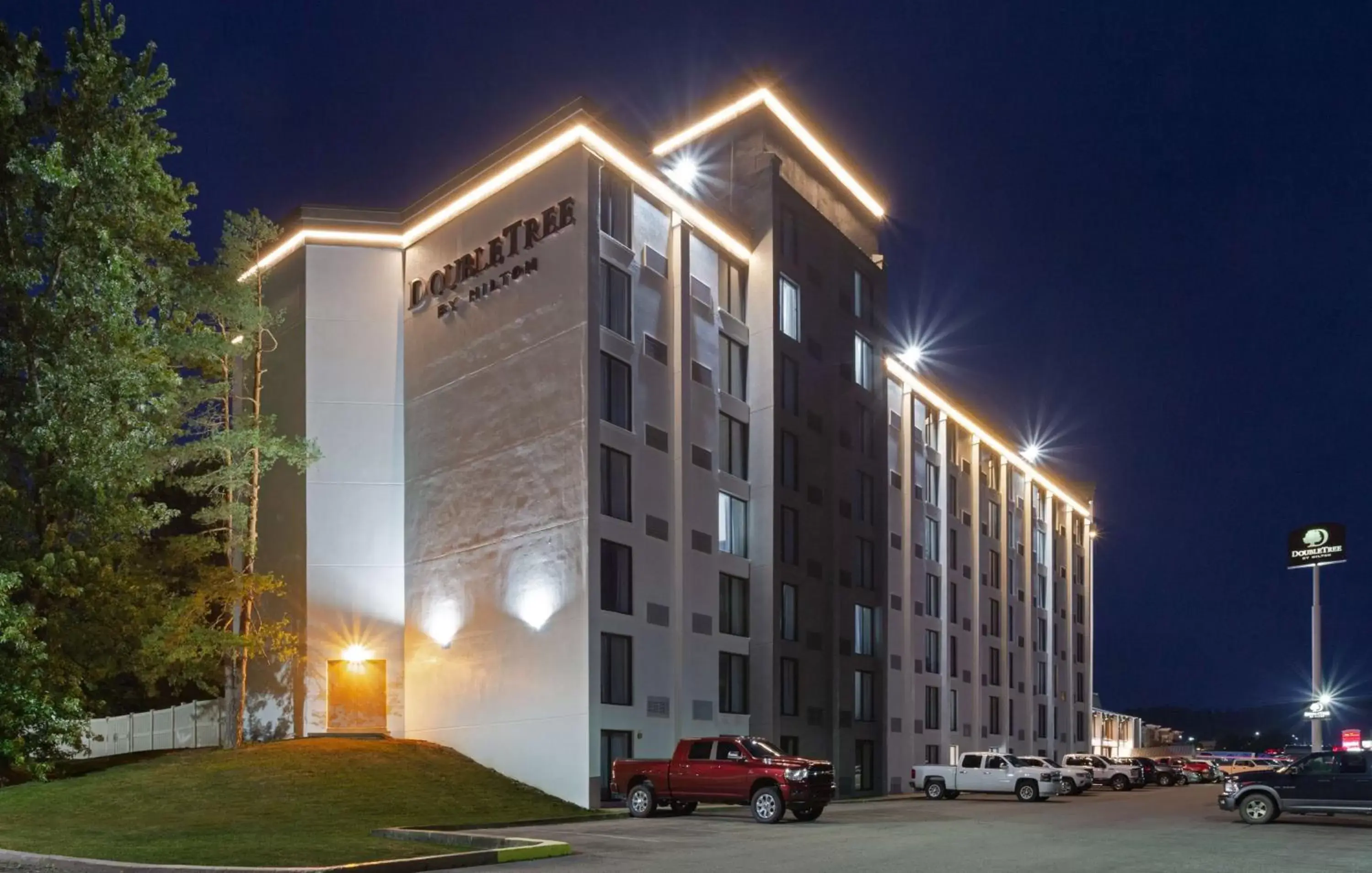 Property building in DoubleTree by Hilton Washington Meadow Lands Casino Area Property building in DoubleTree by Hilton Washington Meadow Lands Casino Area