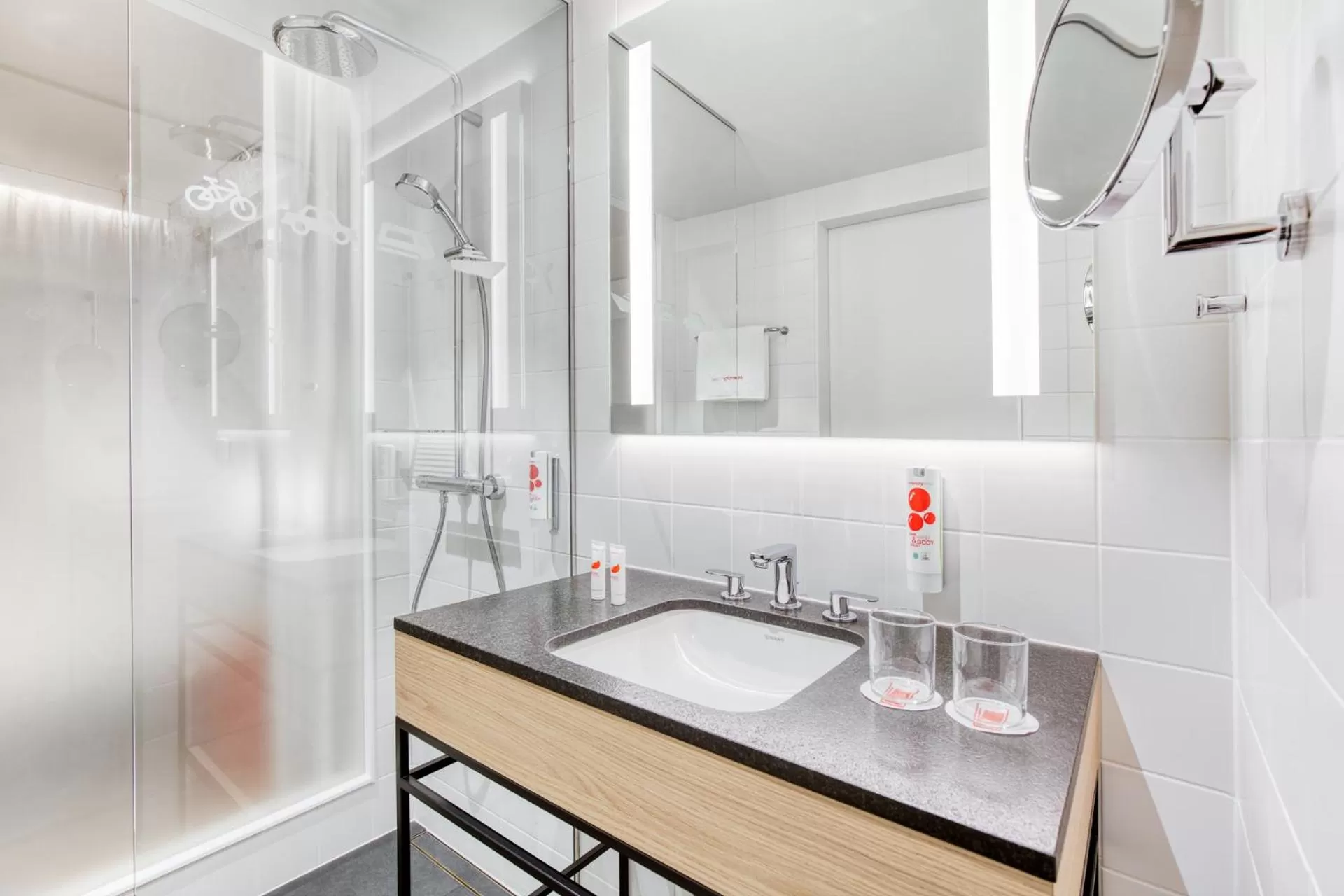 Bathroom in IntercityHotel Hamburg-Barmbek
