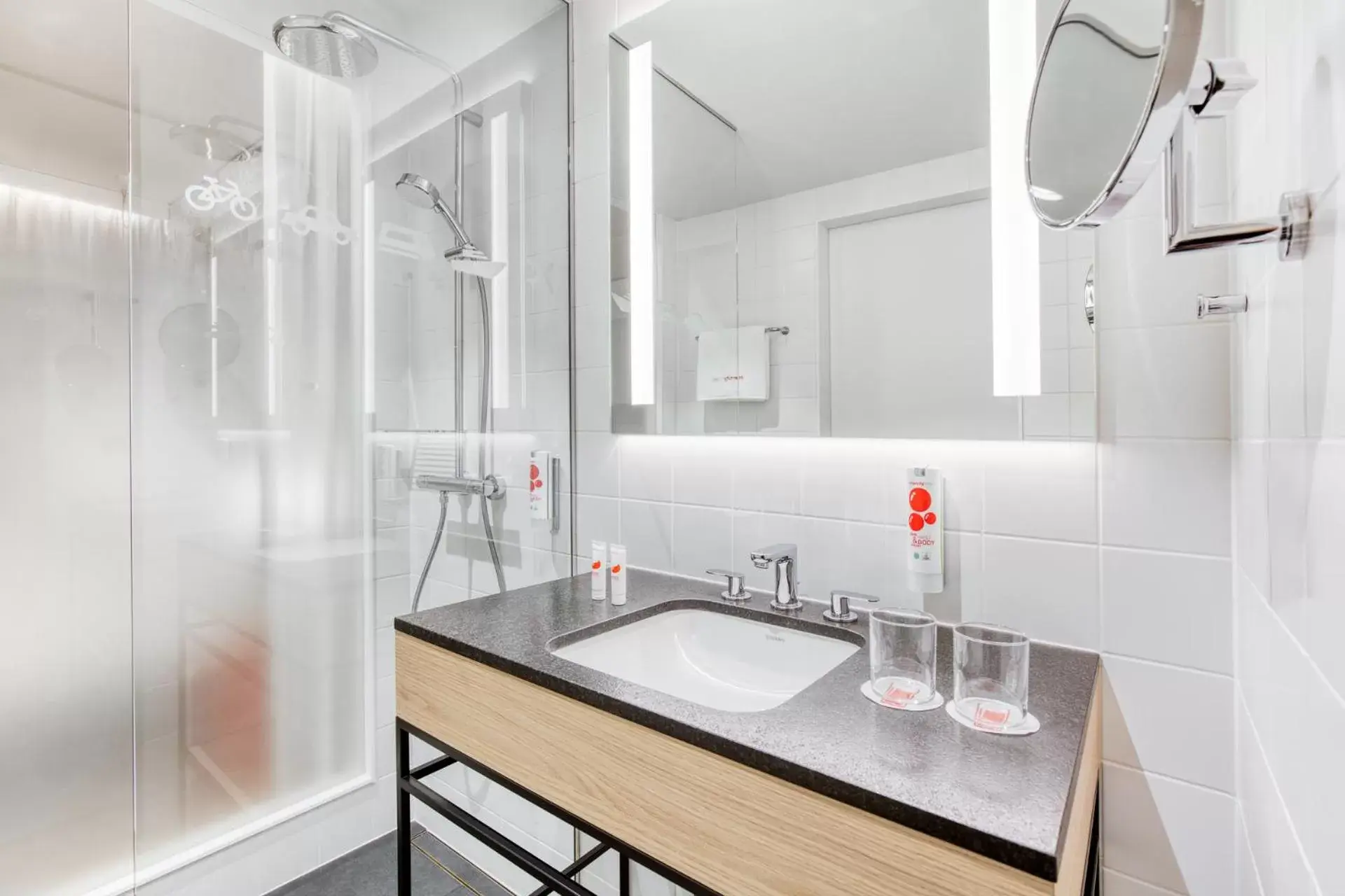 Bathroom in IntercityHotel Hamburg-Barmbek