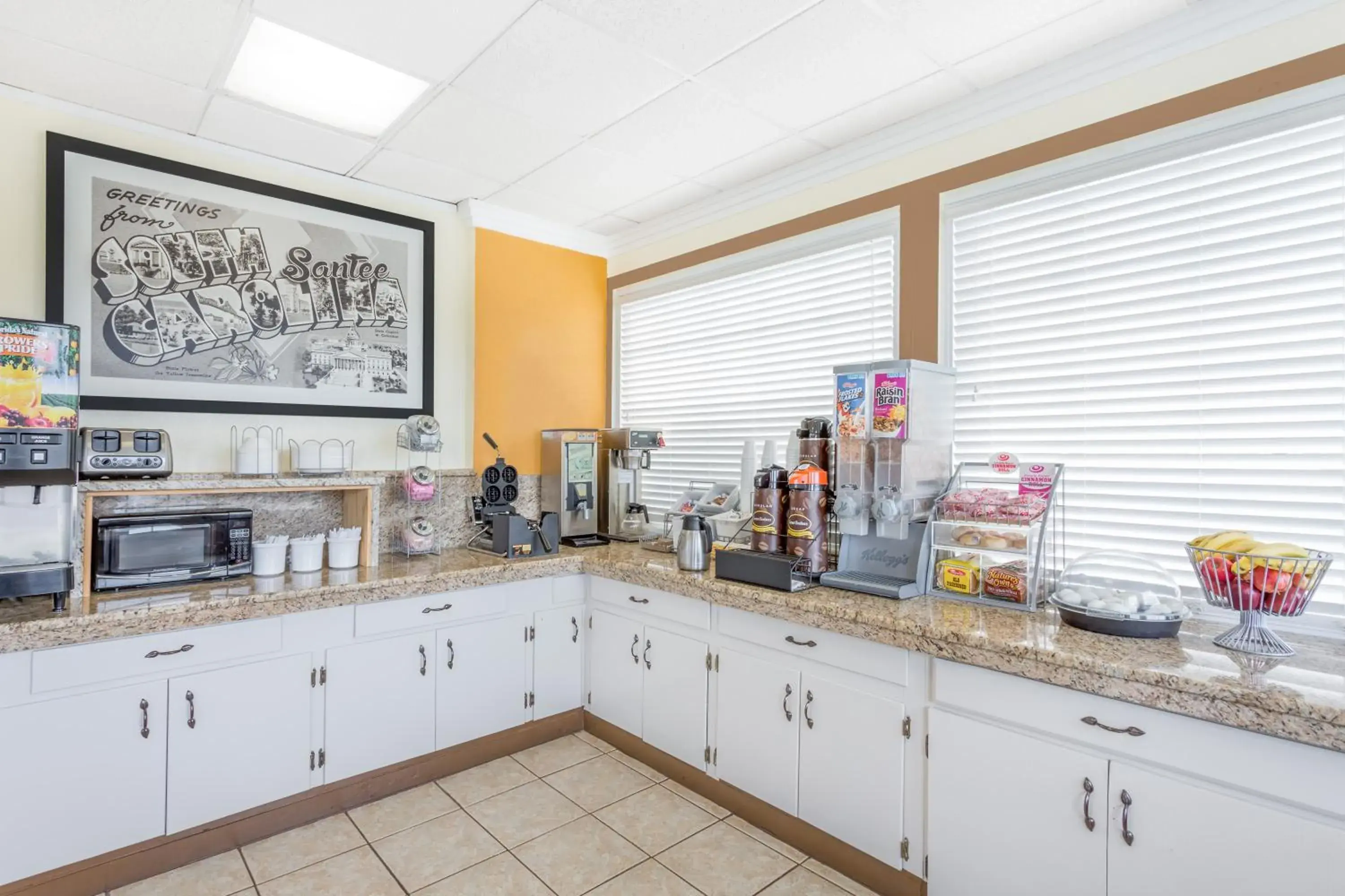 Food close-up, Kitchen/Kitchenette in Super 8 by Wyndham Santee