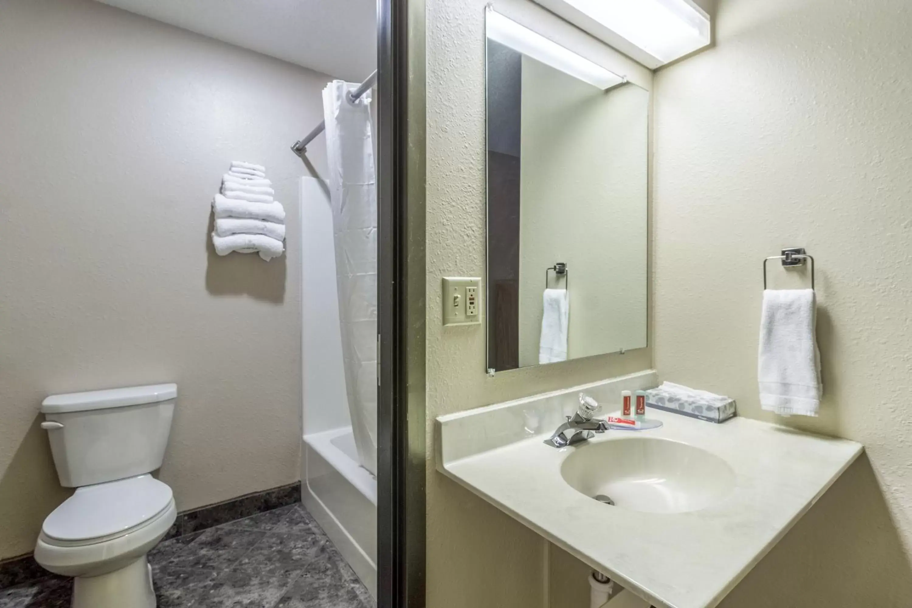 Bathroom in Econo Lodge - Valley City