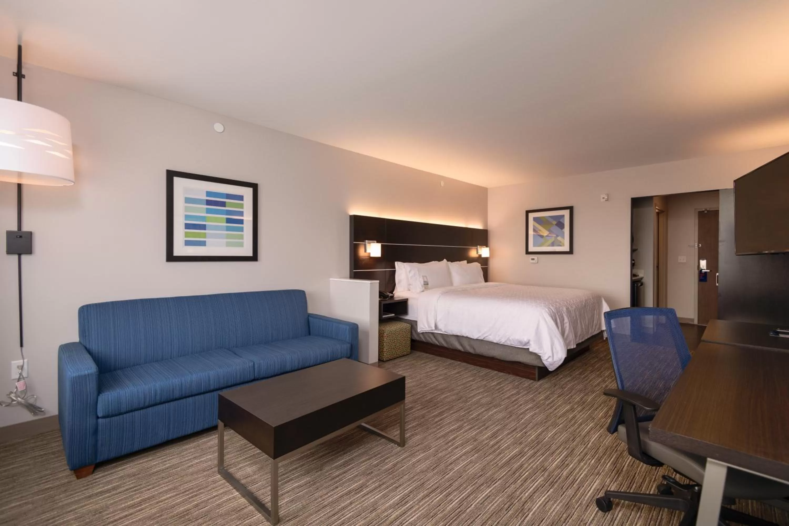 Photo of the whole room, Bed in Holiday Inn Express & Suites - Tulsa Downtown - Arts District by IHG