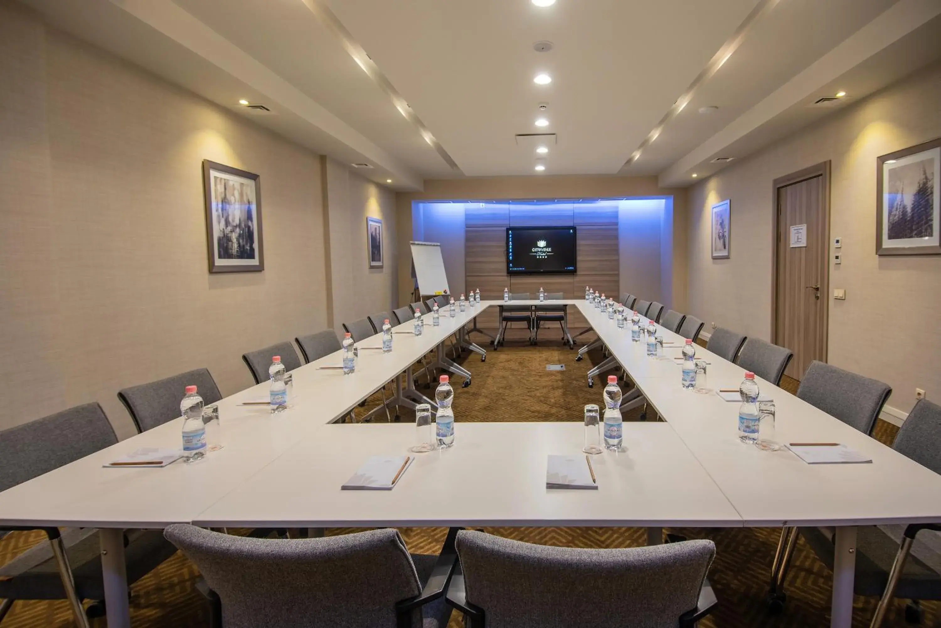 Meeting/conference room in City Avenue Hotel