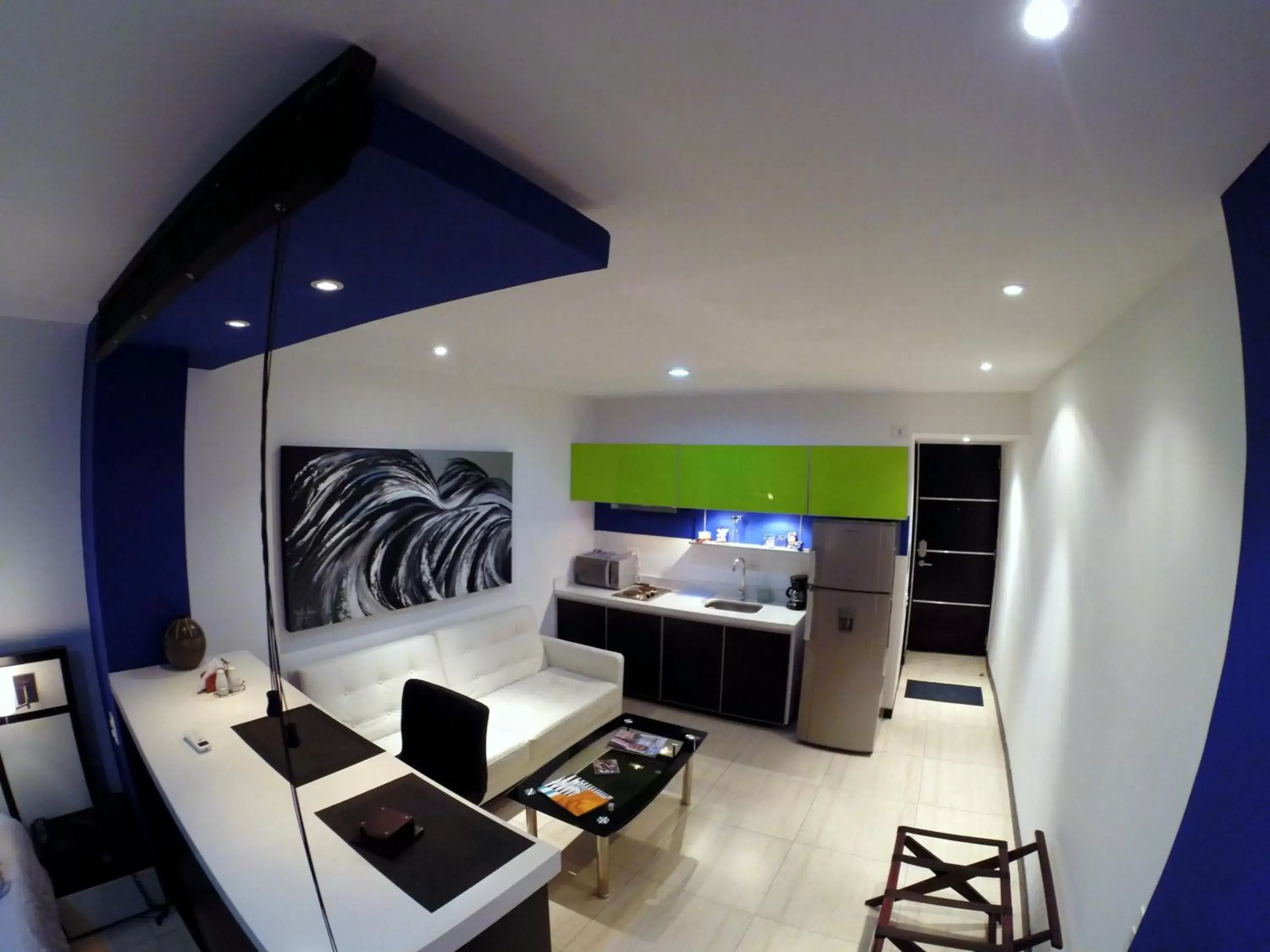 Kitchen or kitchenette, Seating Area in Aqua Granada Hotel