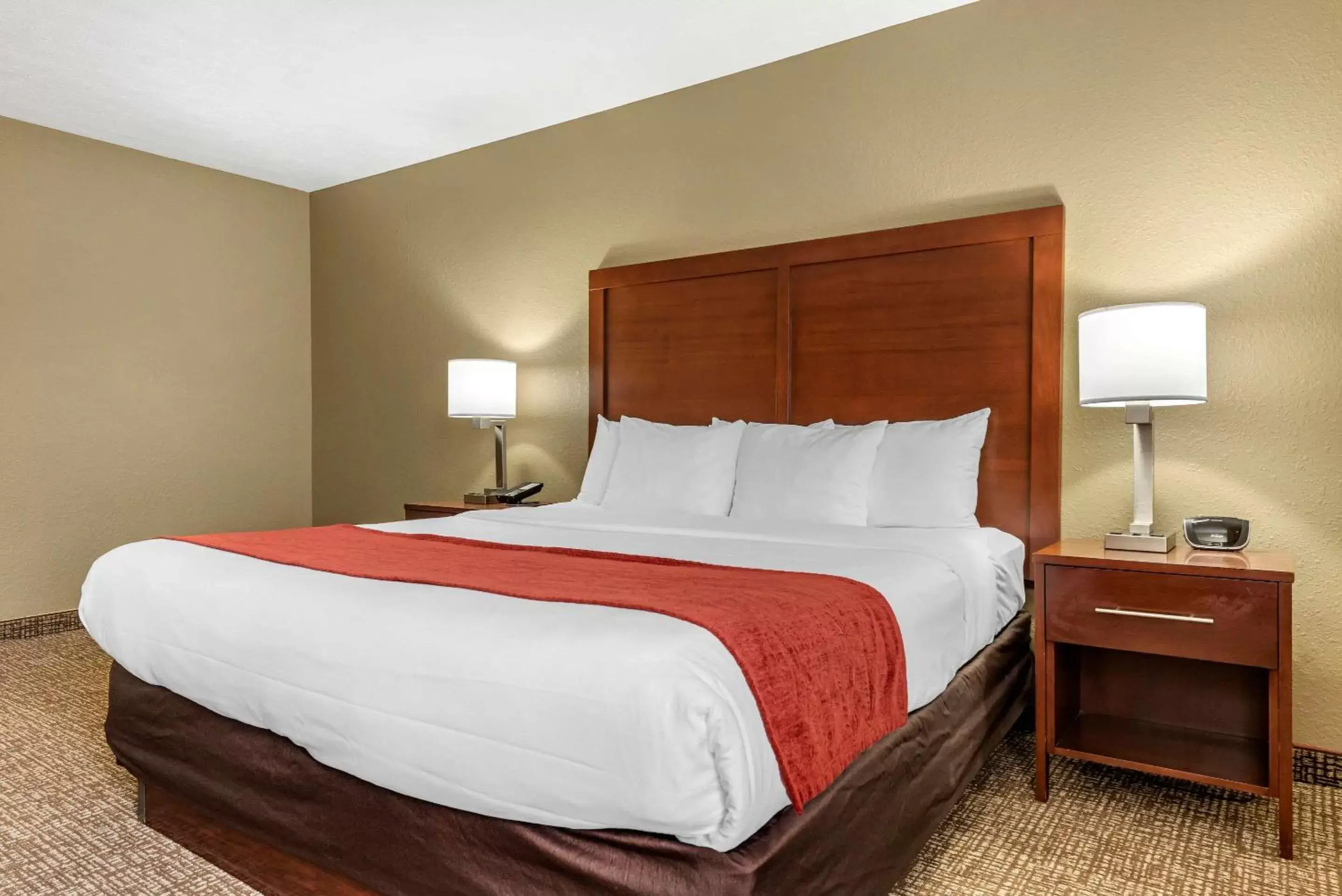 Bedroom, Bed in Comfort Inn & Suites Cincinnati Eastgate