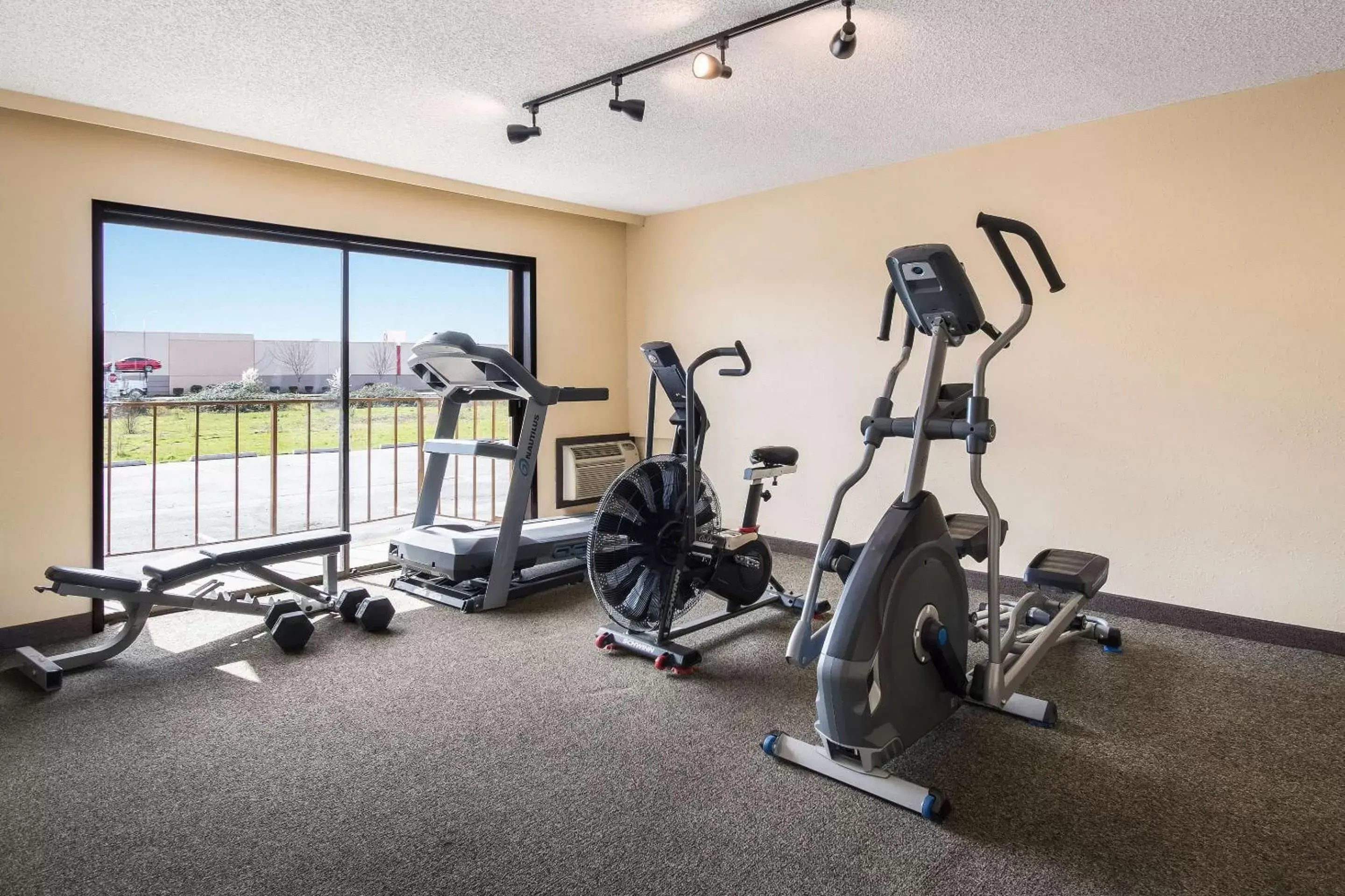 Spa and wellness centre/facilities, Fitness Center/Facilities in Rodeway Inn & Suites Portland - Jantzen Beach