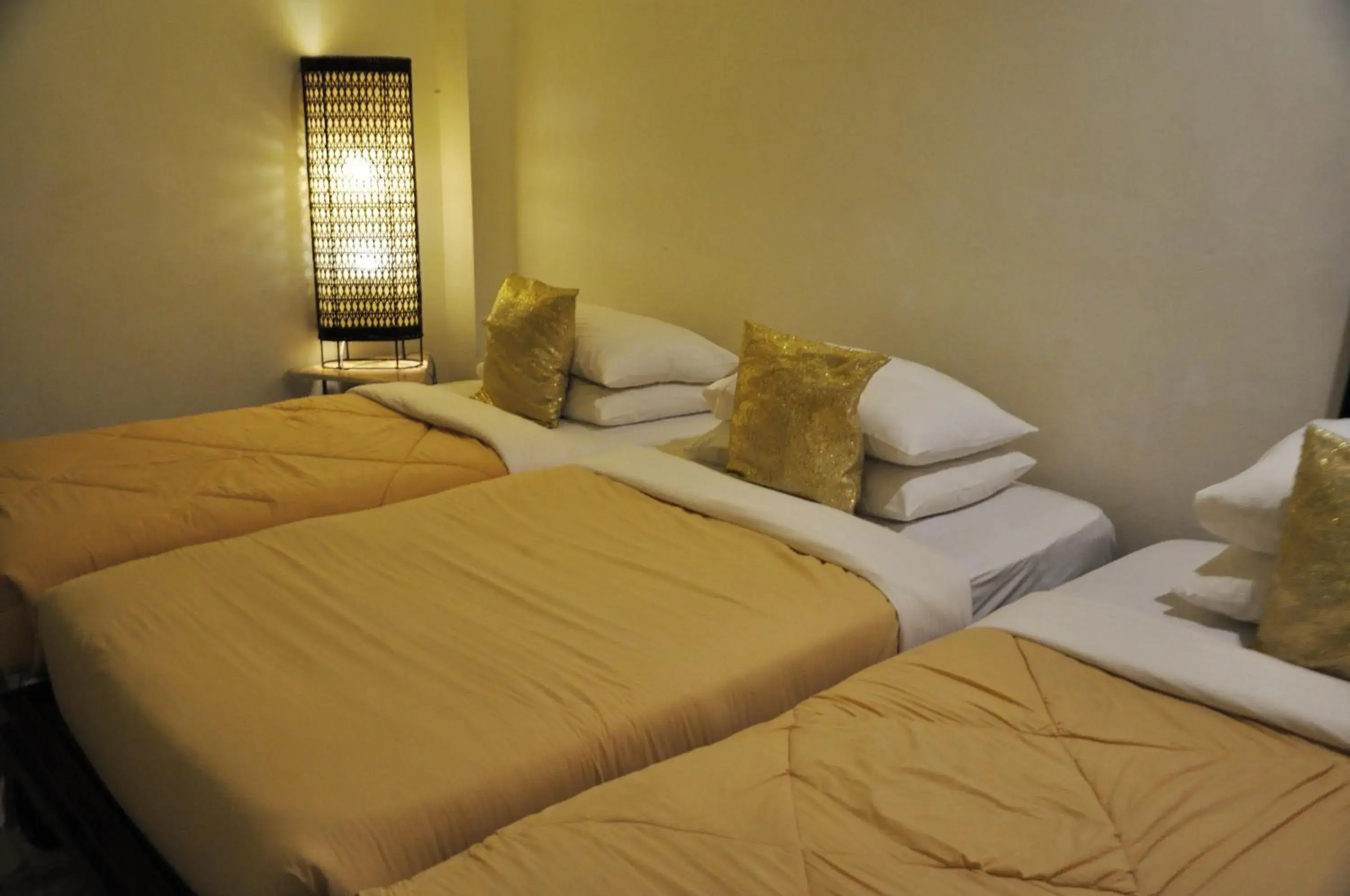 Bed, Room Photo in Ruean Thai Hotel