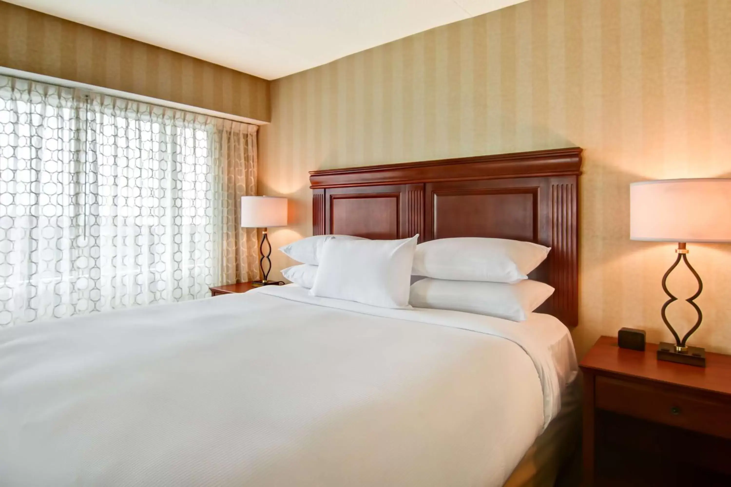 Bed in DoubleTree Fallsview Resort & Spa by Hilton - Niagara Falls