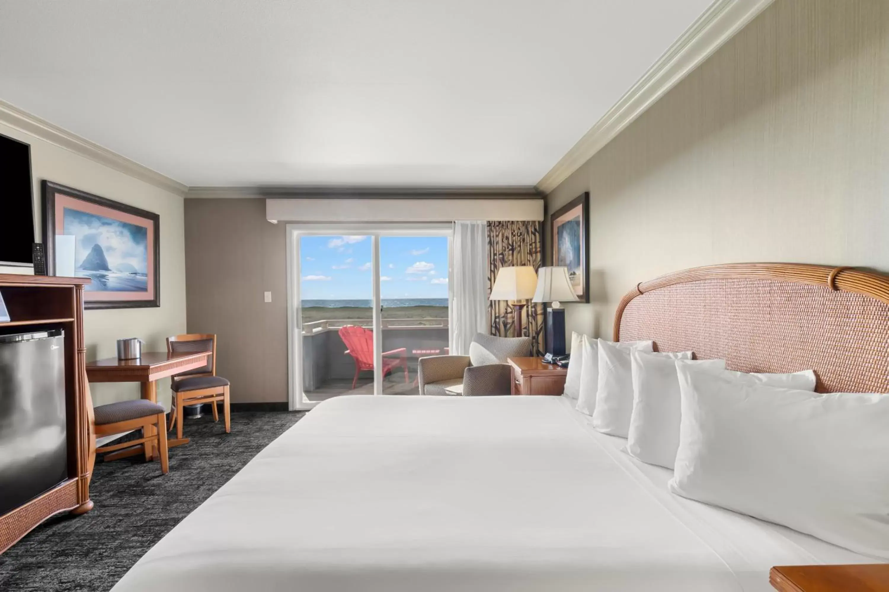 Bed in Surf and Sand Lodge