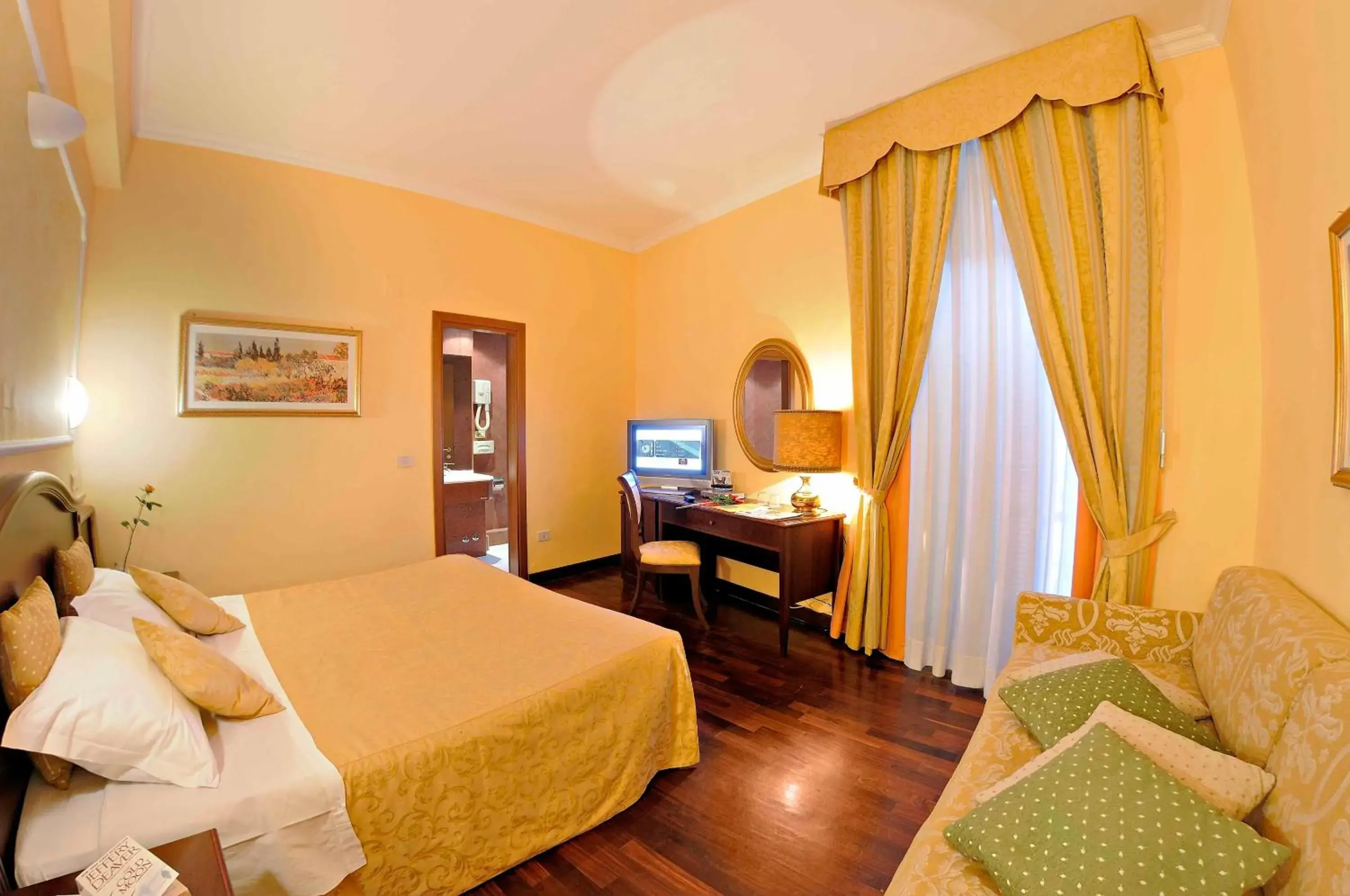 Photo of the whole room, Bed in Grand Hotel Italia Photo of the whole room, Bed in Grand Hotel Italia