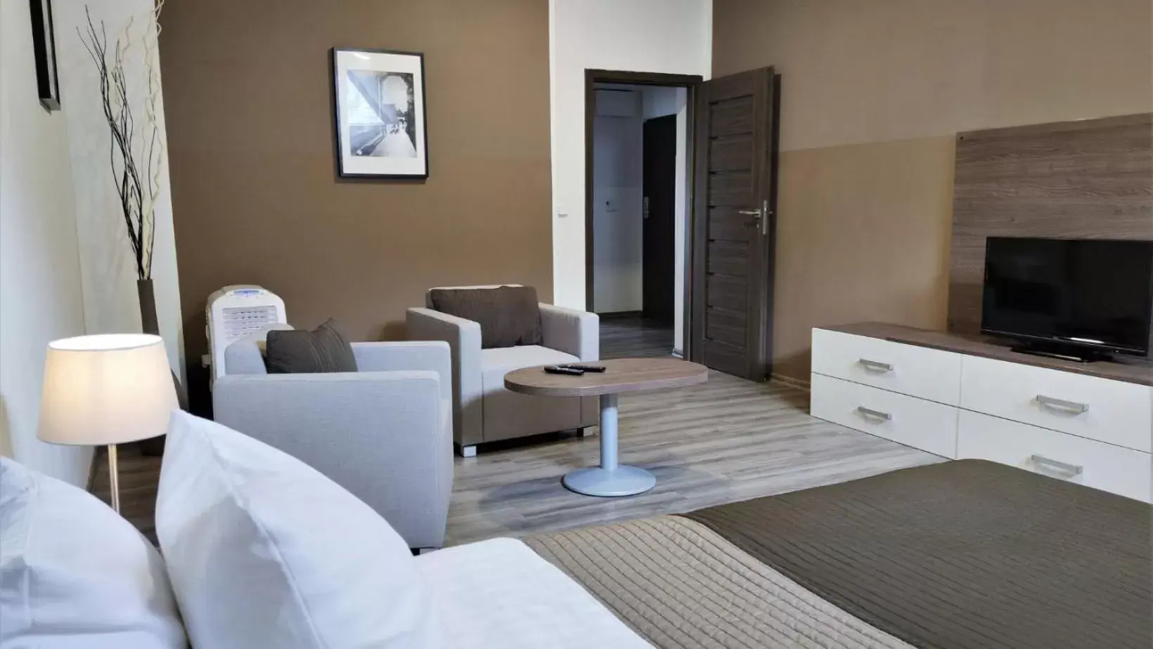Bed, Seating Area in Hotel Residence Spalena