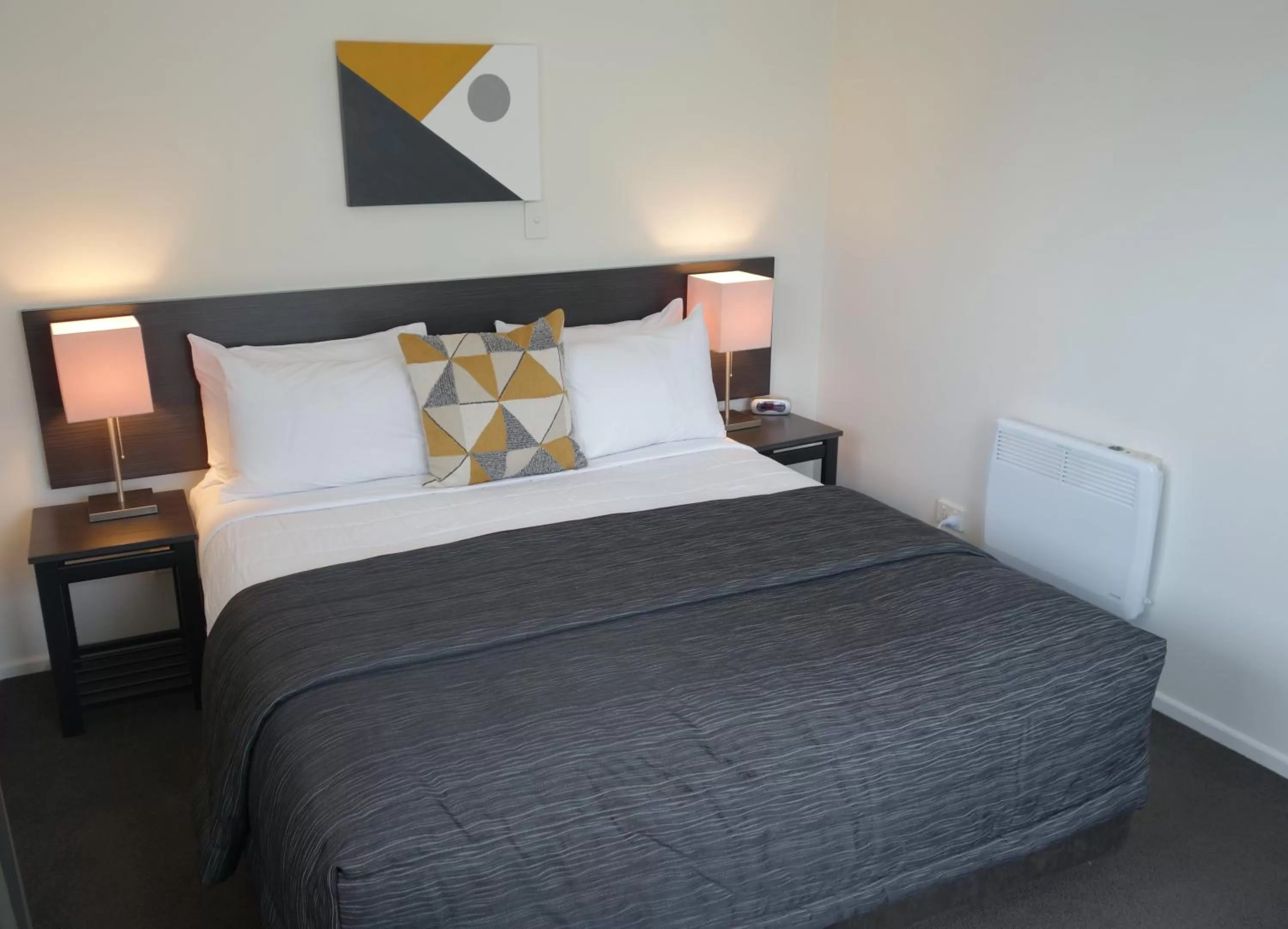 Bedroom, Bed in Airport Palms Motel