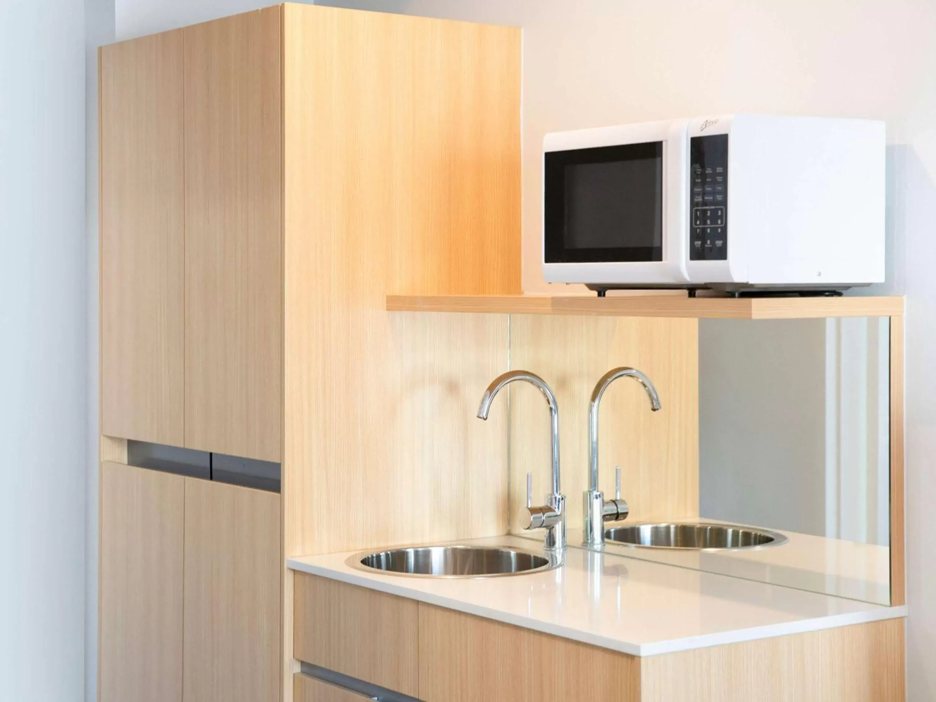 Bathroom, Kitchen/Kitchenette in ibis Styles Sydney Central