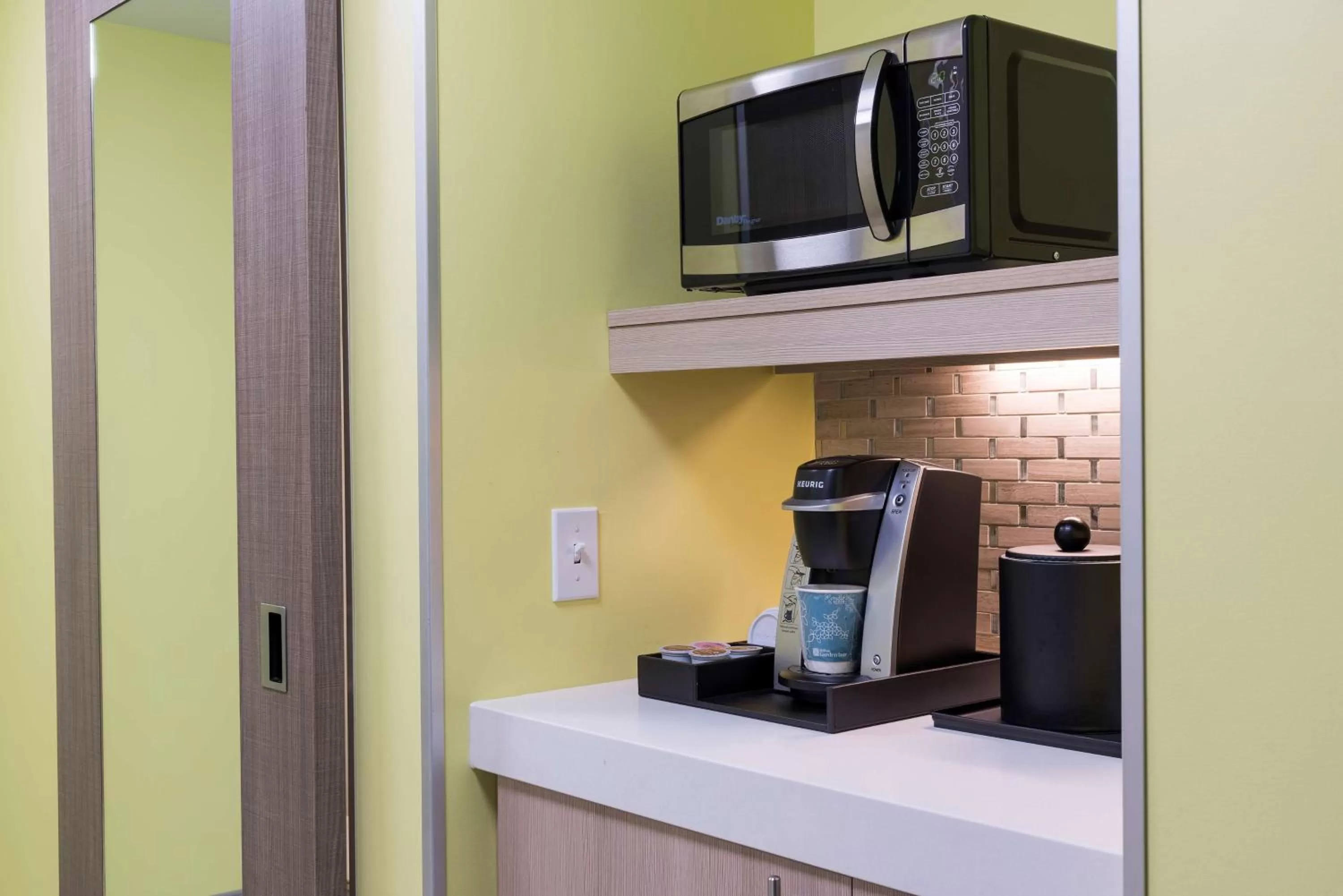 Queen Room - Mobility/Hearing Accessible with Roll In Shower in Hilton Garden Inn Grand Rapids East