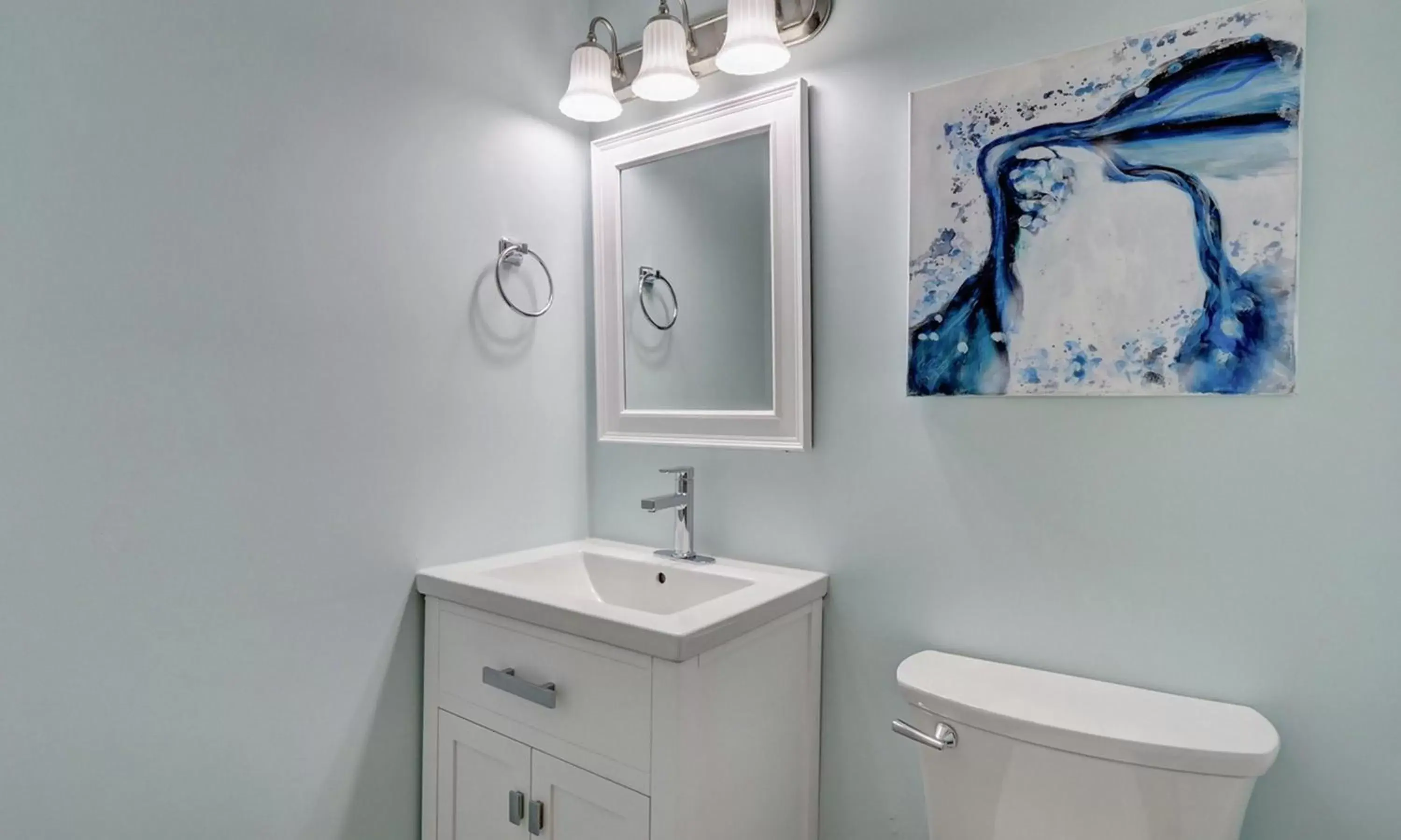 Bathroom in Loggerhead Inn and Suites by Carolina Retreats